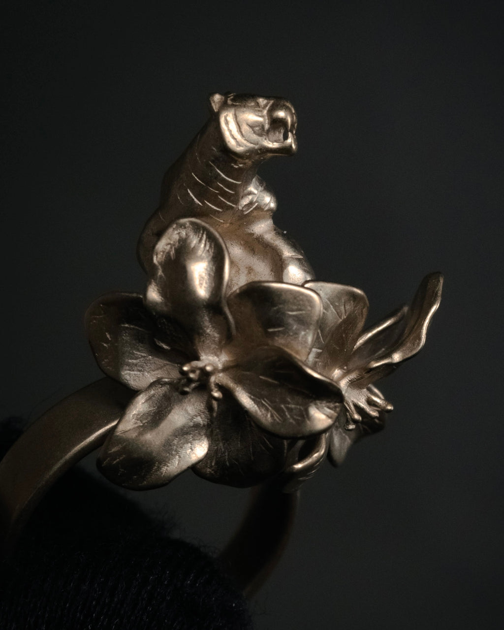 “DIOR” 2010’s Tiger and flower sculptural ring