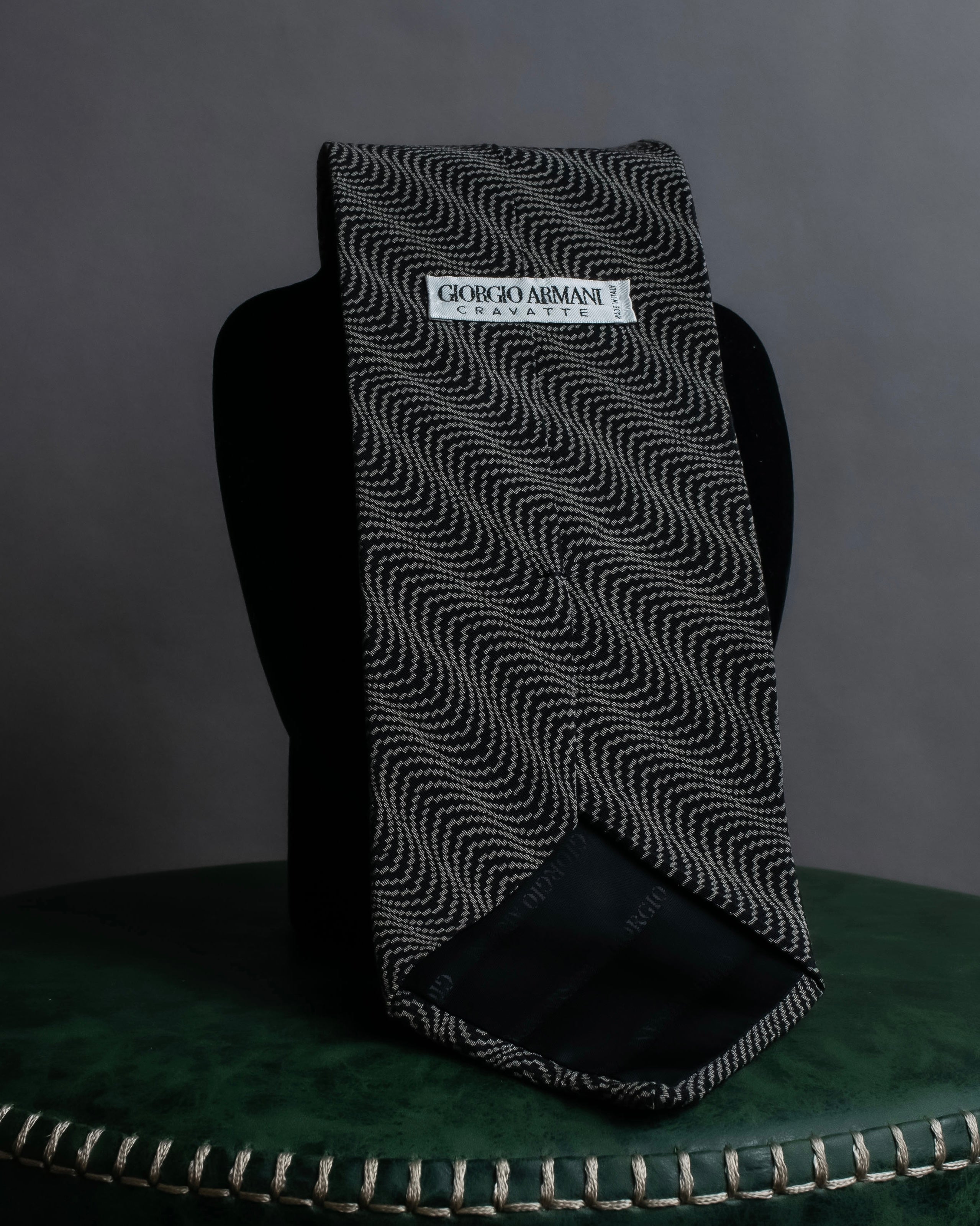 "GIORGIO ARMANI" Finely swaying wave pattern necktie