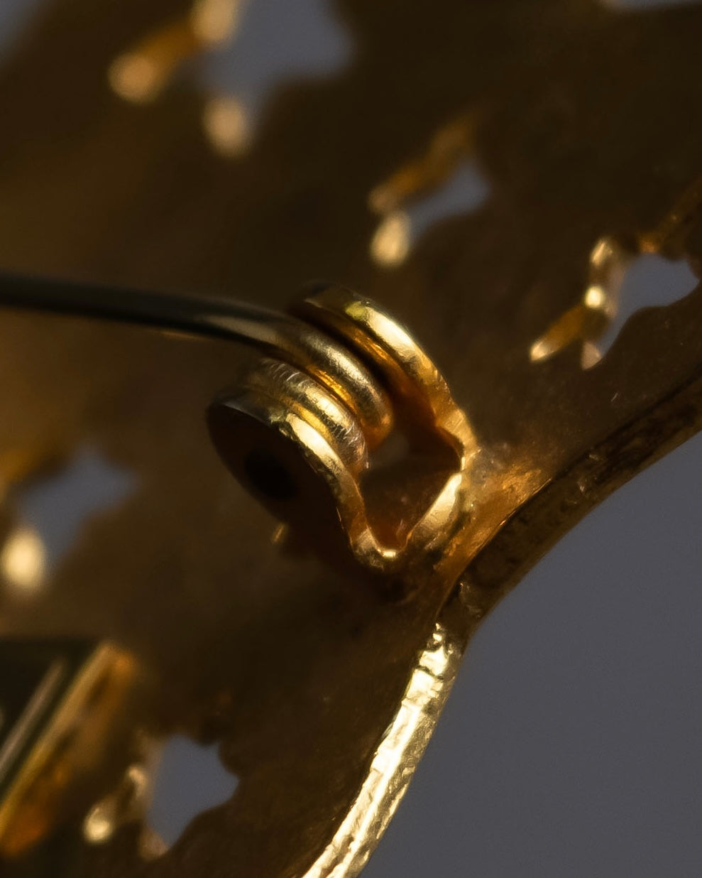 "KENZO" Star motif gold brooch