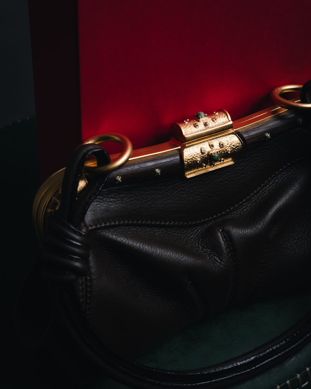 –SPECIAL– "VALENTINO GARAVANI"
00’s Jeweled frame leather bag