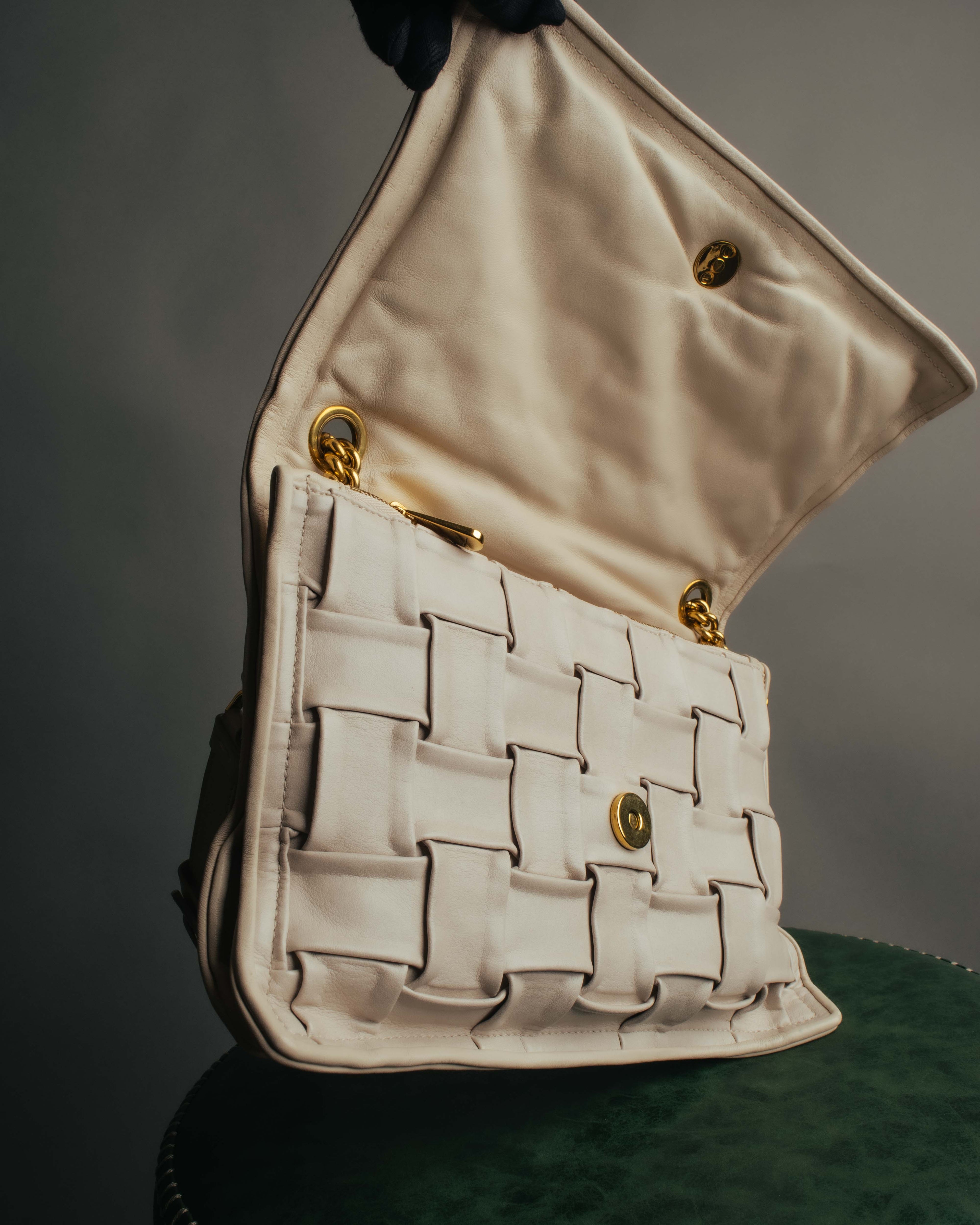 -SPECIAL- “Salvatore Ferragamo” 2020-2022 Woven vara chain shoulder bag