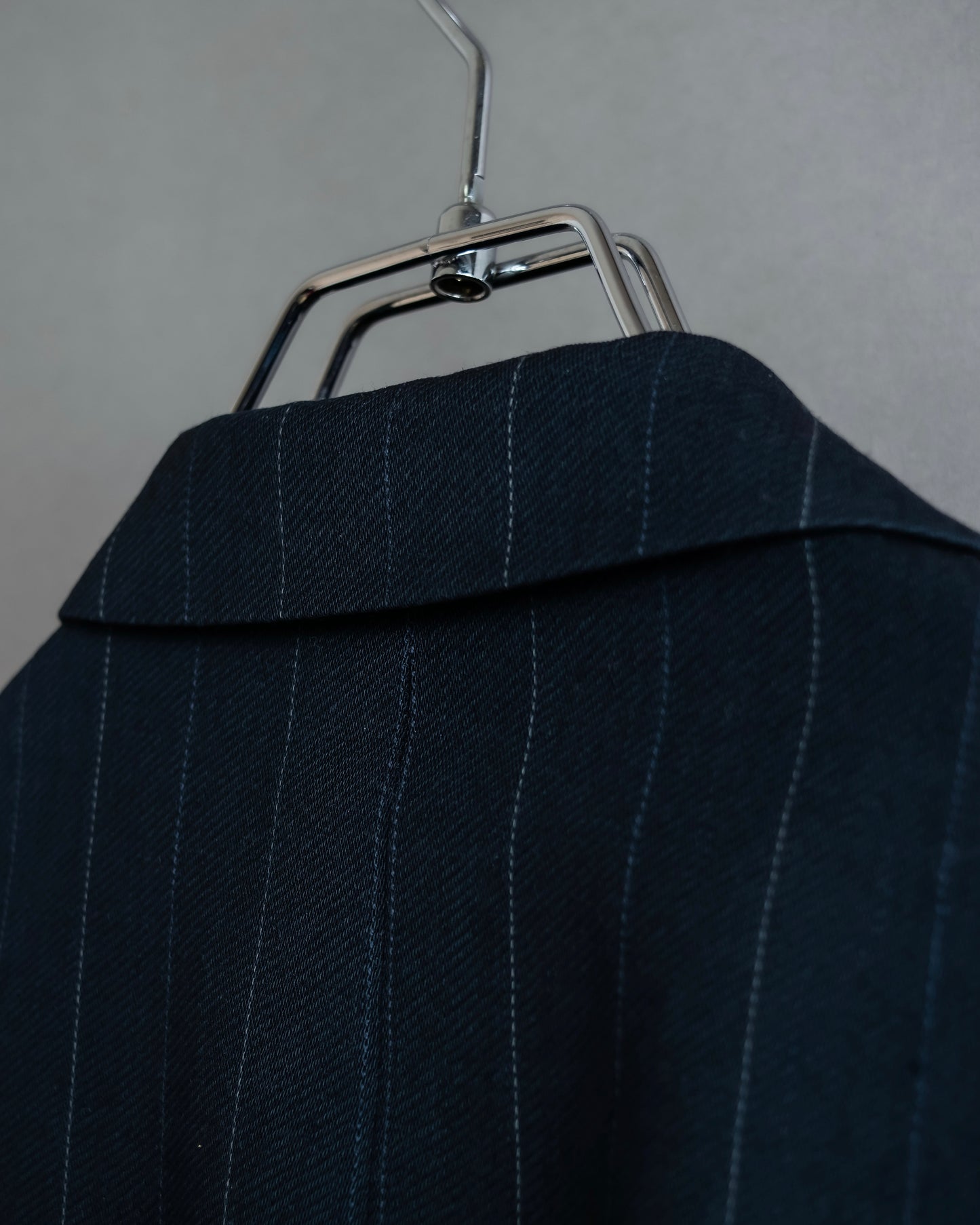 "CHRISTIAN DIOR MONSIEUR"
Fine pitch stripe pattern notch lapel tailored jacket