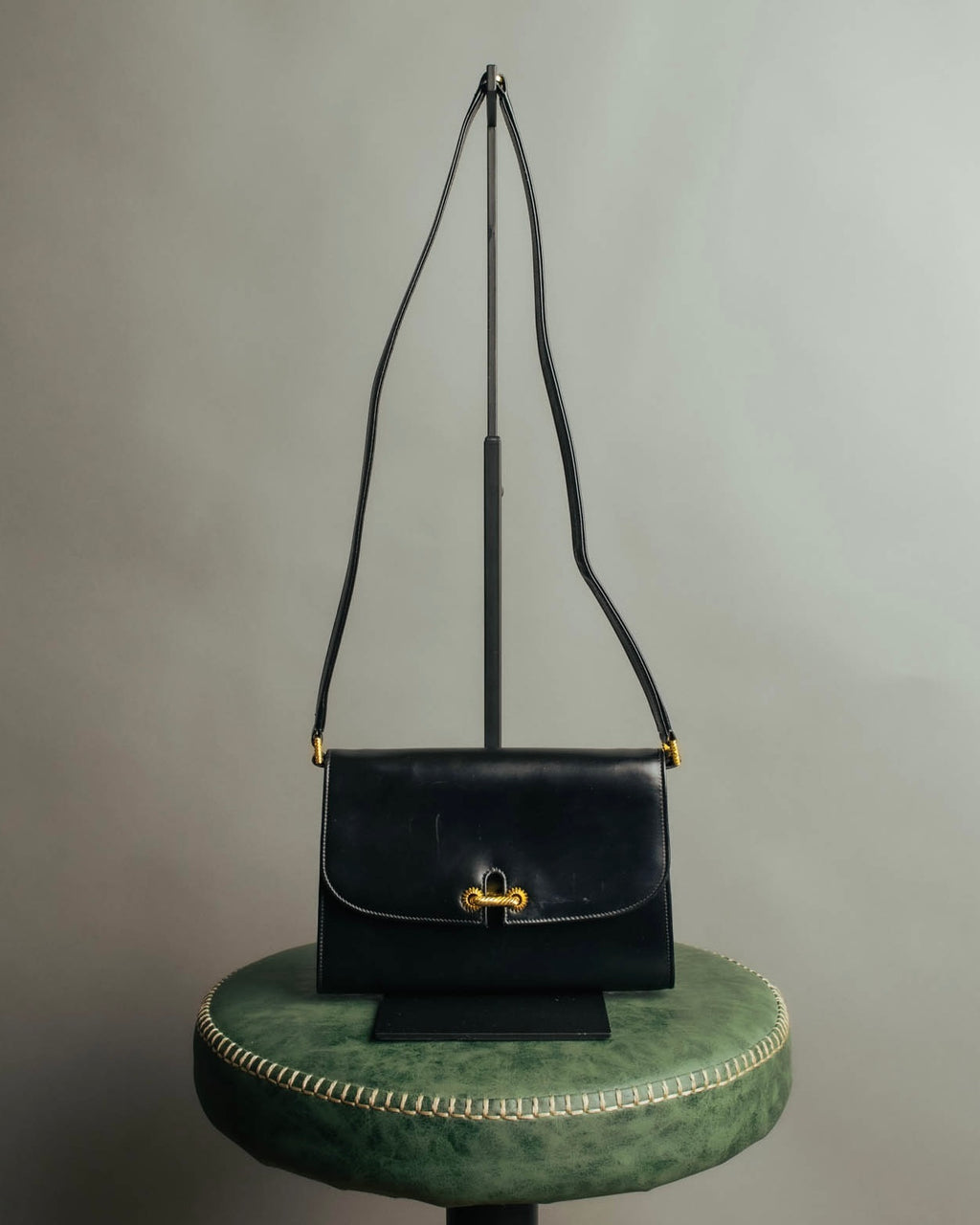 “GUCCI” 80’s-90’s Rope clasp leather shoulder bag