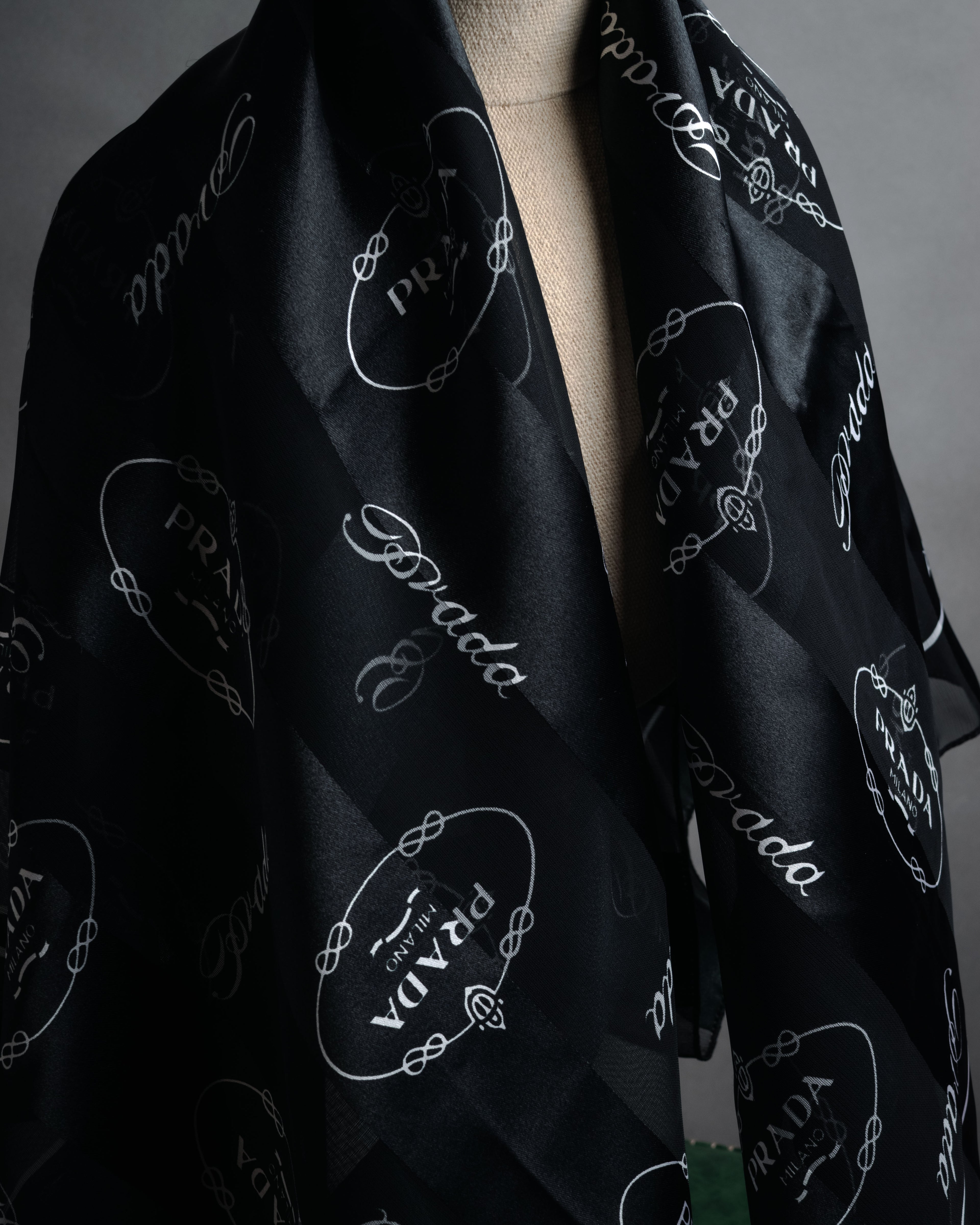 “PRADA” 2000’s Logo large scarf