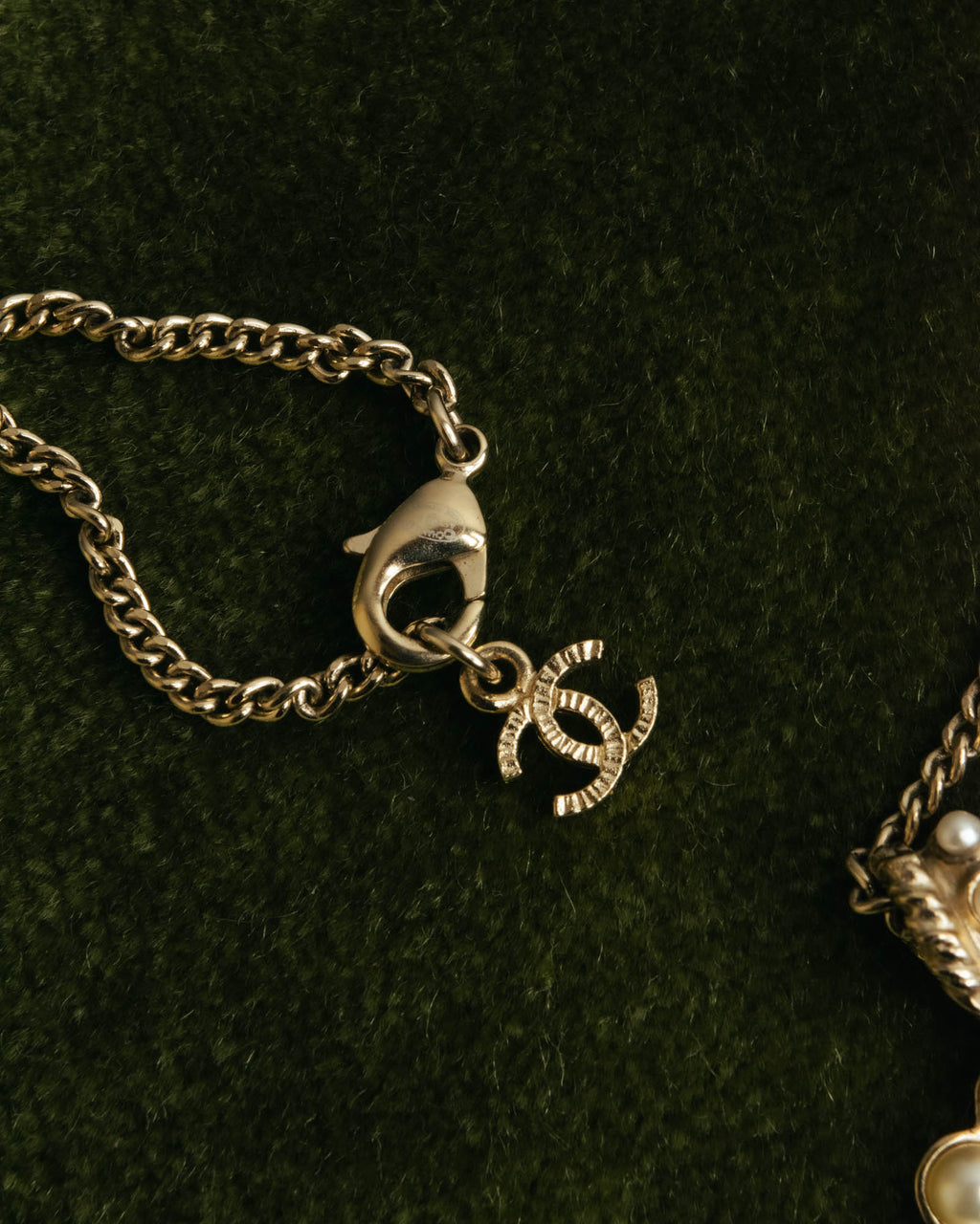-SPECIAL- “CHANEL” 2017 Cruise Collection Pearl trimmed black pendant necklace
