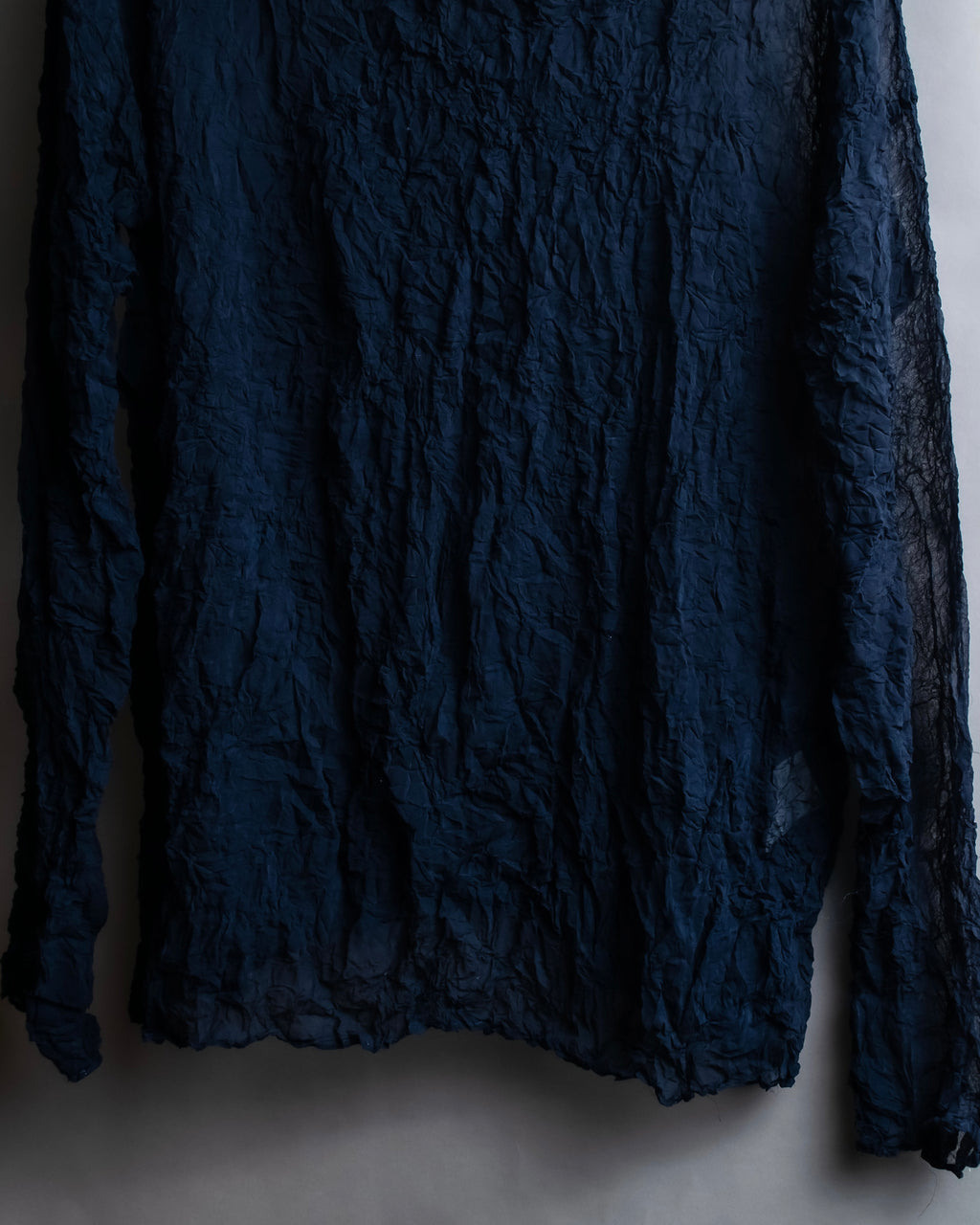 "ISSEY MIYAKE PERMANENTE"
Washed high neck sheer pullover