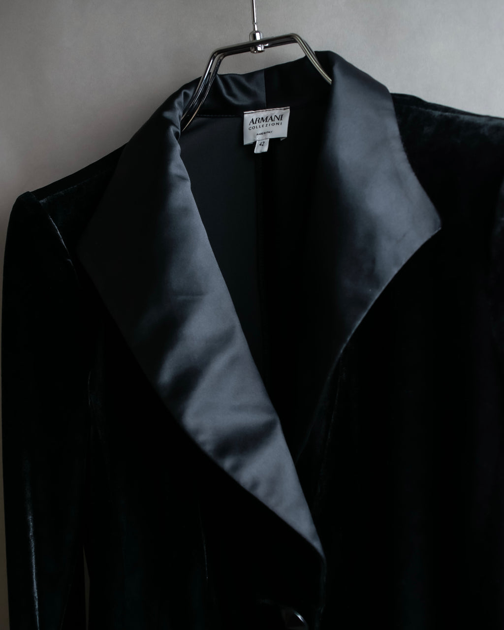 "ARMANI COLLEZIONI" Satin switched design velvet jacket