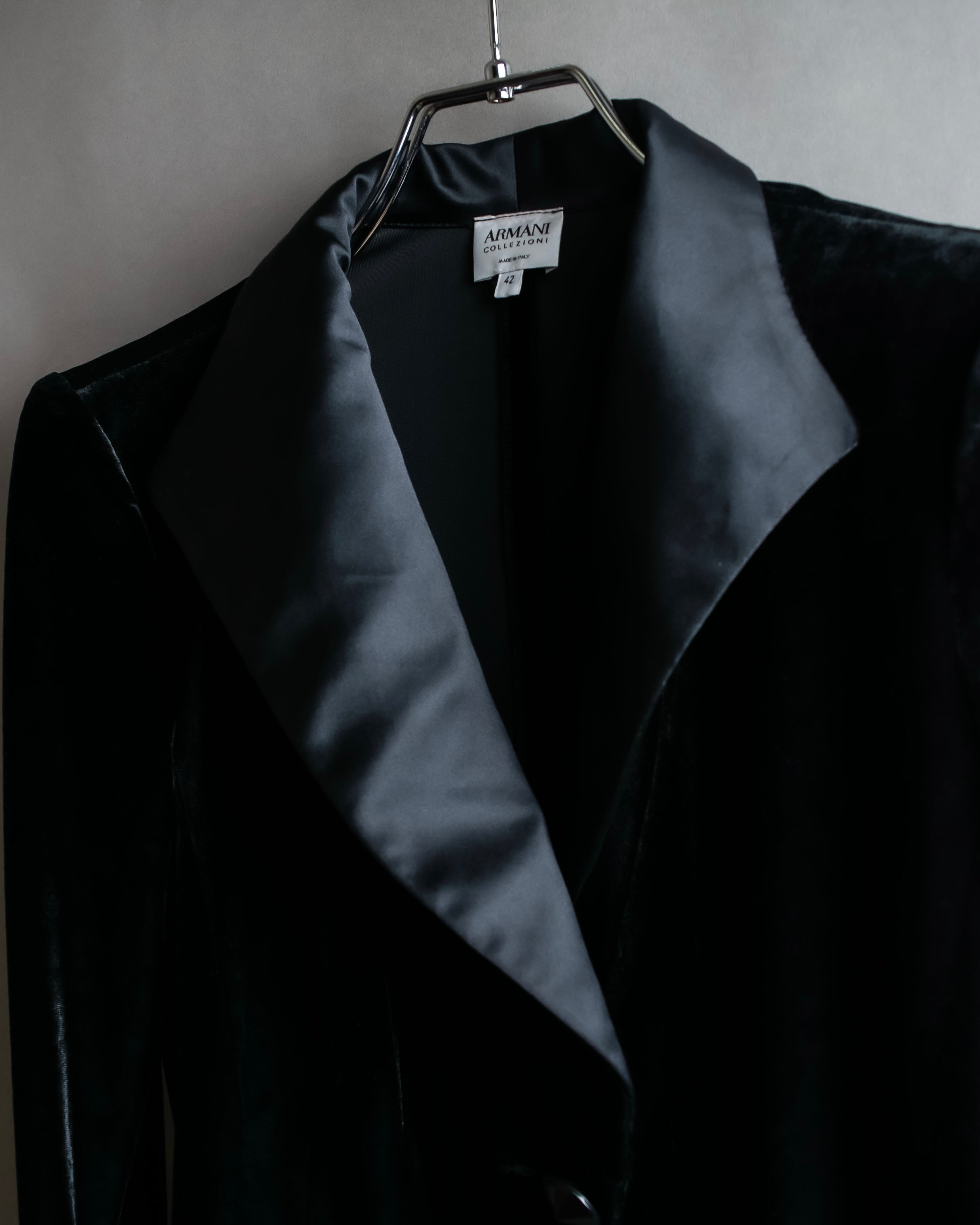 "ARMANI COLLEZIONI" Satin switched design velvet jacket