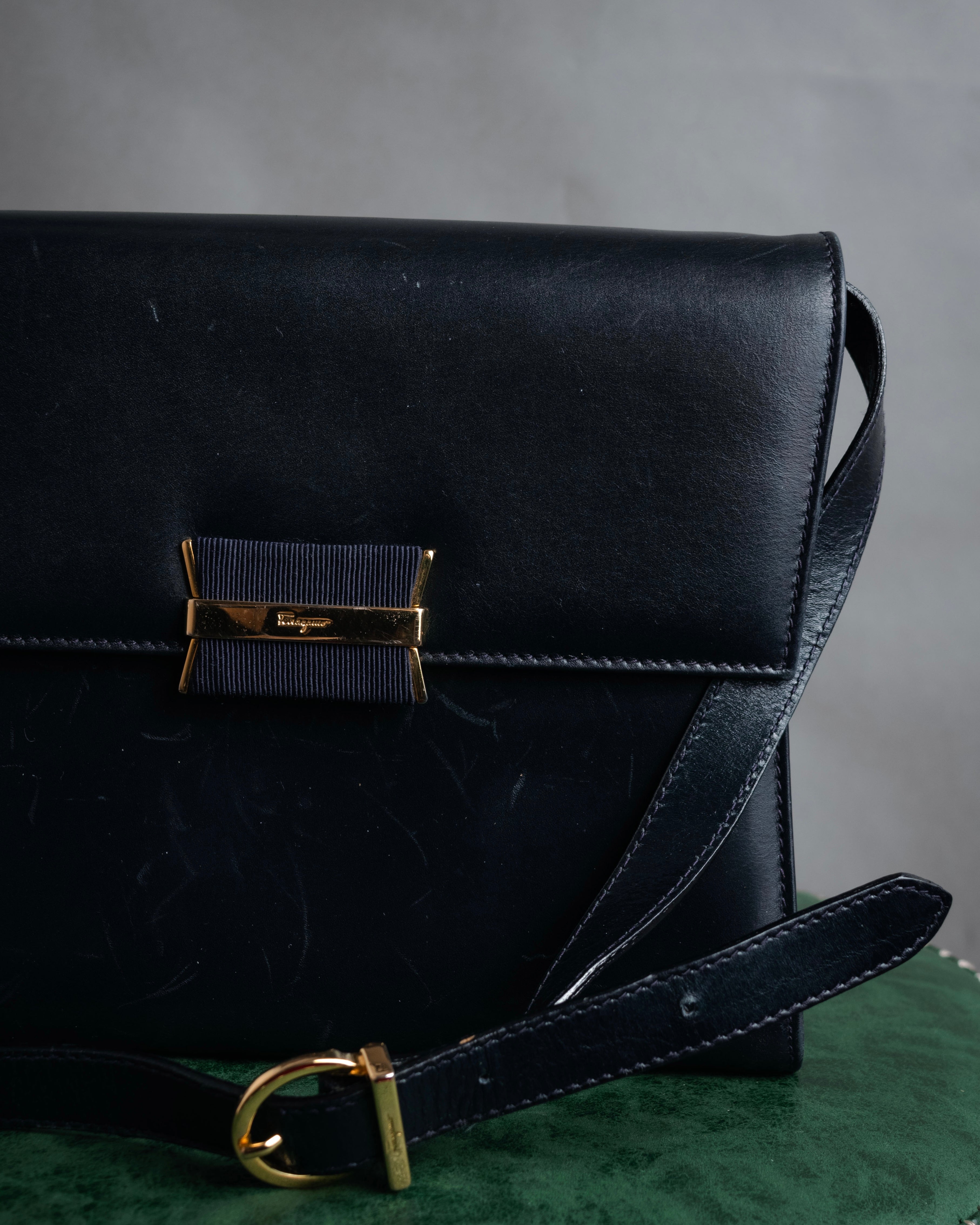 “Salvatore Ferragamo” 90’s Vara ribbon box calf shoulder bag