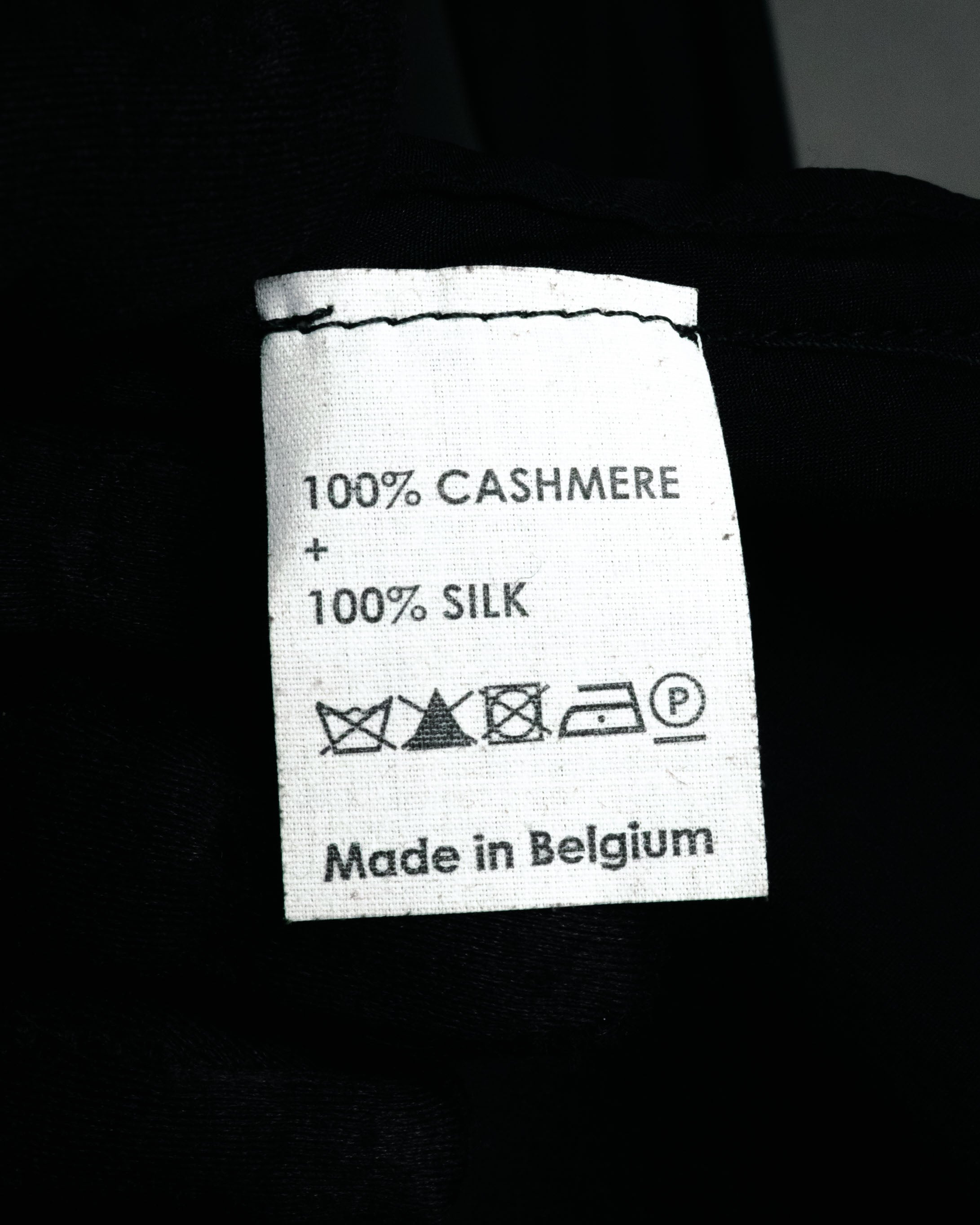 “DRIES VAN NOTEN” 90’s–Early 00’s Cashmere and silk layered belted cardigan