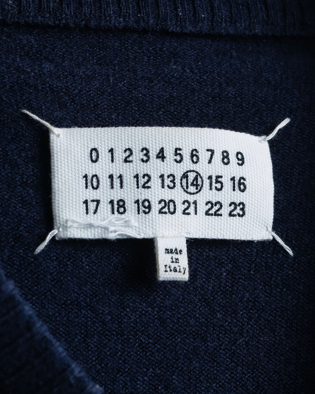 "MAISON MARGIELA" 16AW elbow patch design navy color knit