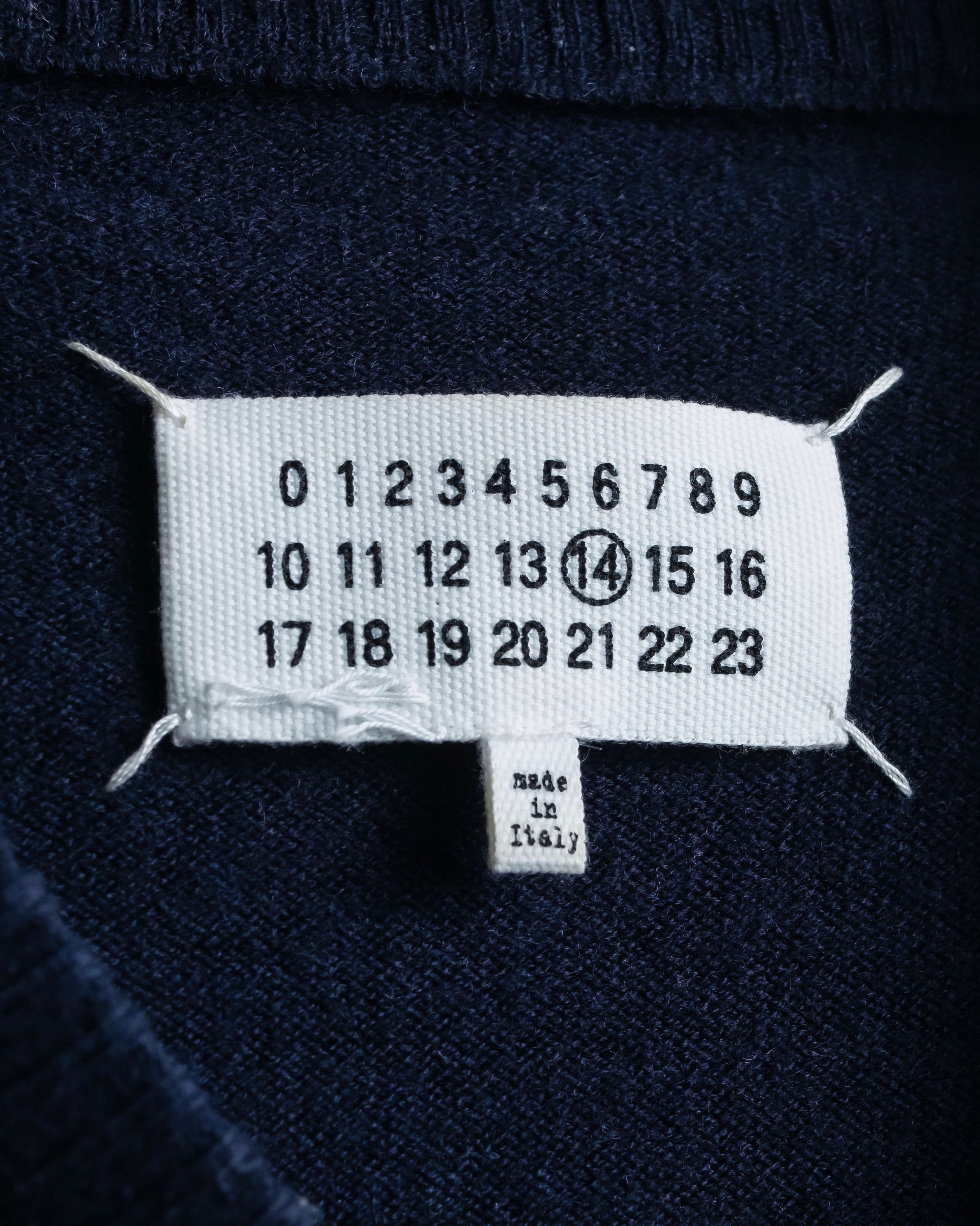 "MAISON MARGIELA" 16AW elbow patch design navy color knit