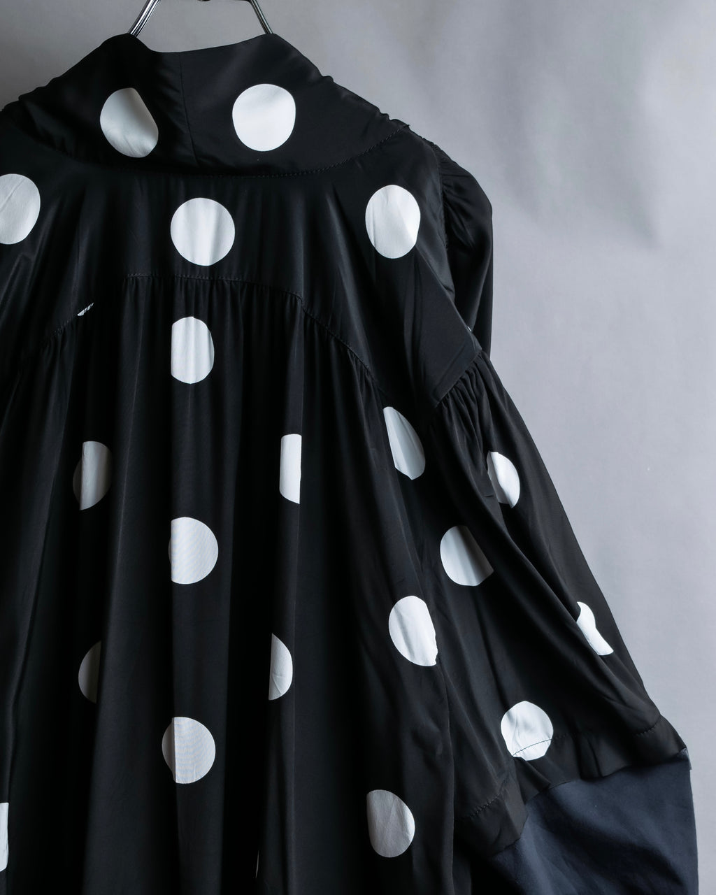 "BALENCIAGA" Polka dot flying squirrel silhouette bow tie dress