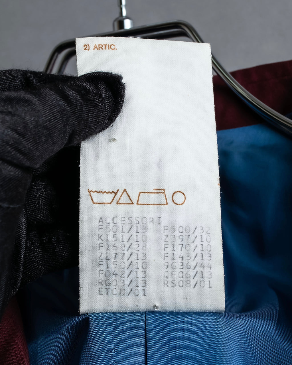 "JEAN PAUL GAULTIER FEMME"
Bordeaux color peaked lapel wool tailored jacket