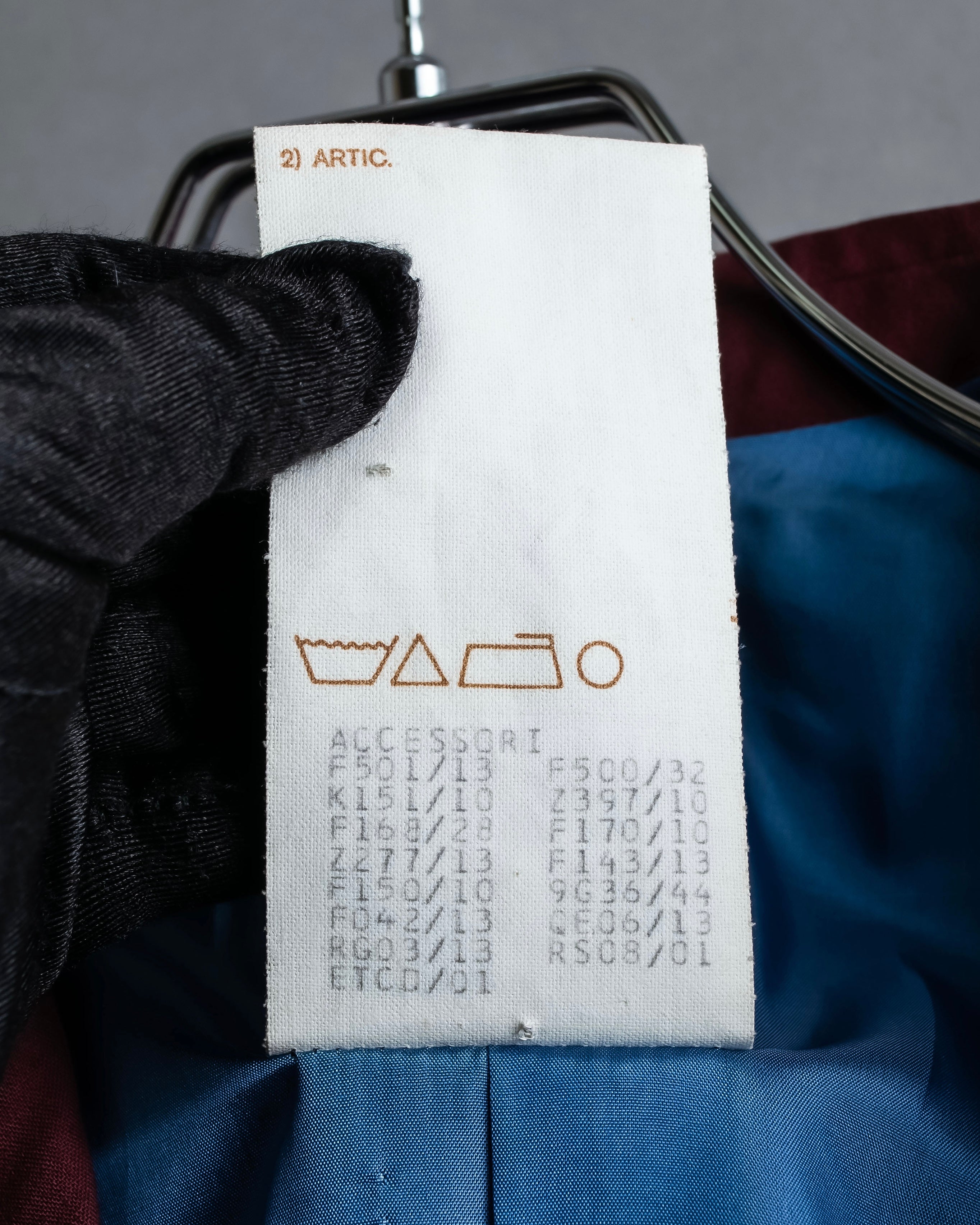 "JEAN PAUL GAULTIER FEMME"
Bordeaux color peaked lapel wool tailored jacket