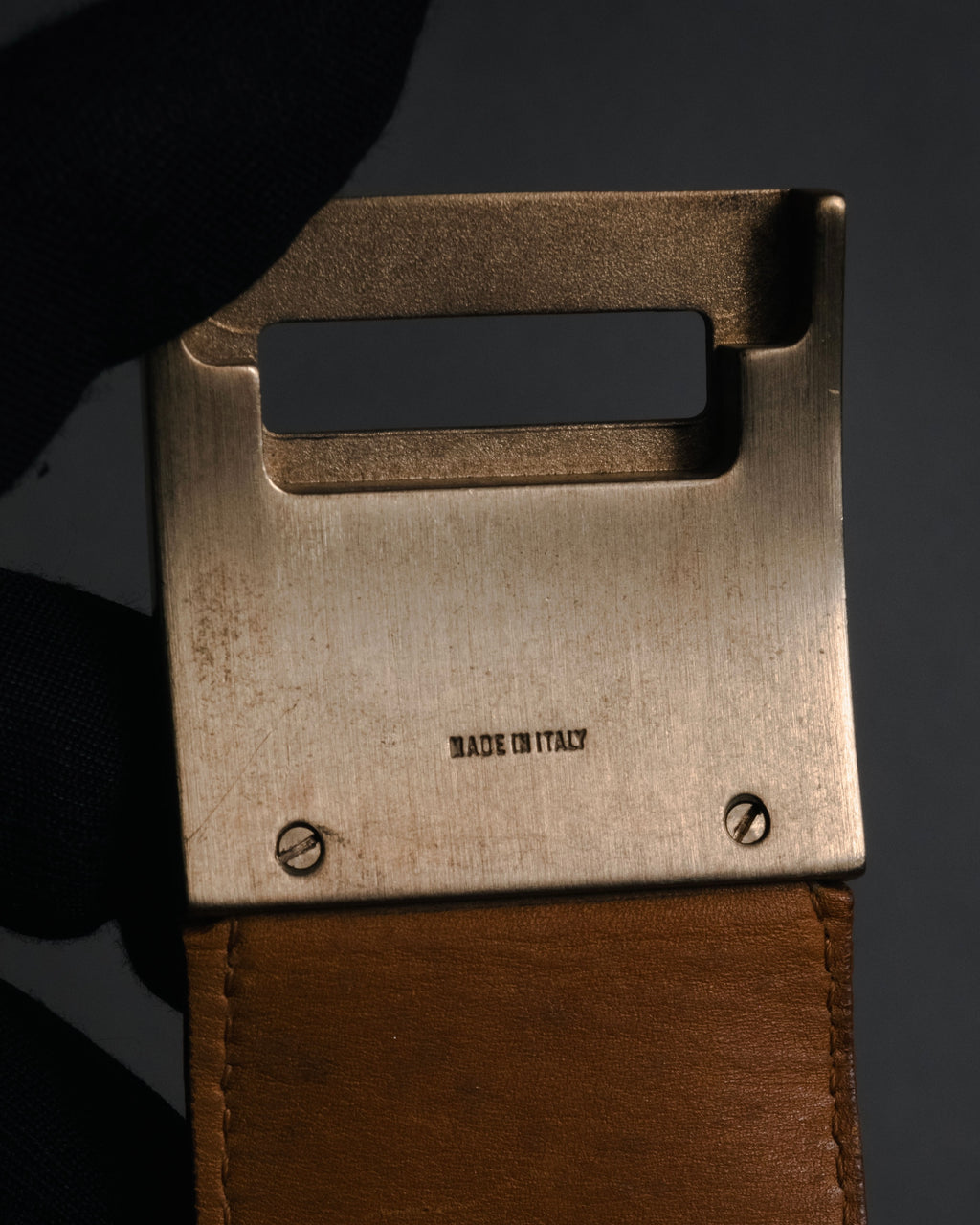 "Salvatore Ferragamo" 95’s-05’s Gancini clasp vacchetta leather bracelet