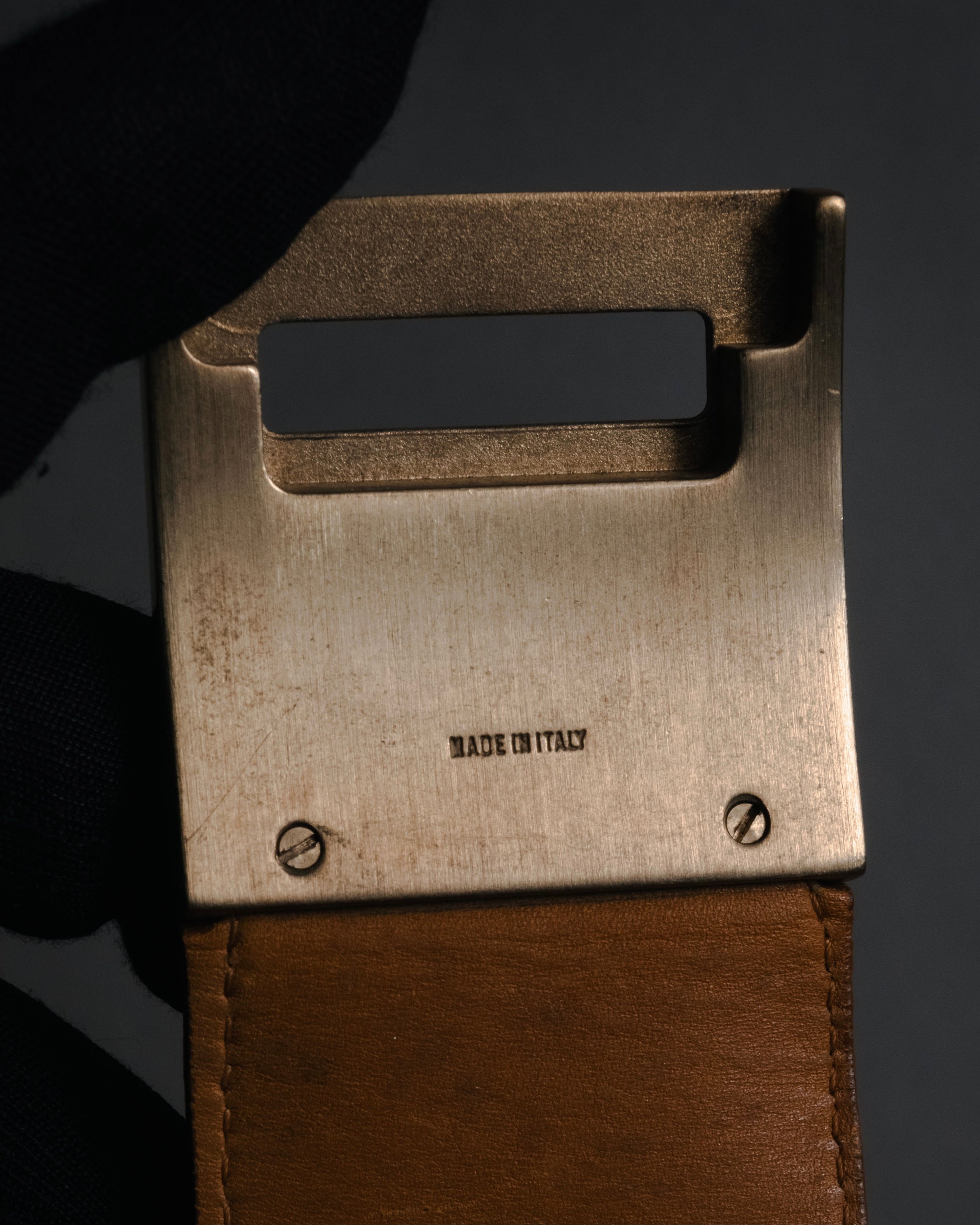 "Salvatore Ferragamo" 95’s-05’s Gancini clasp vacchetta leather bracelet