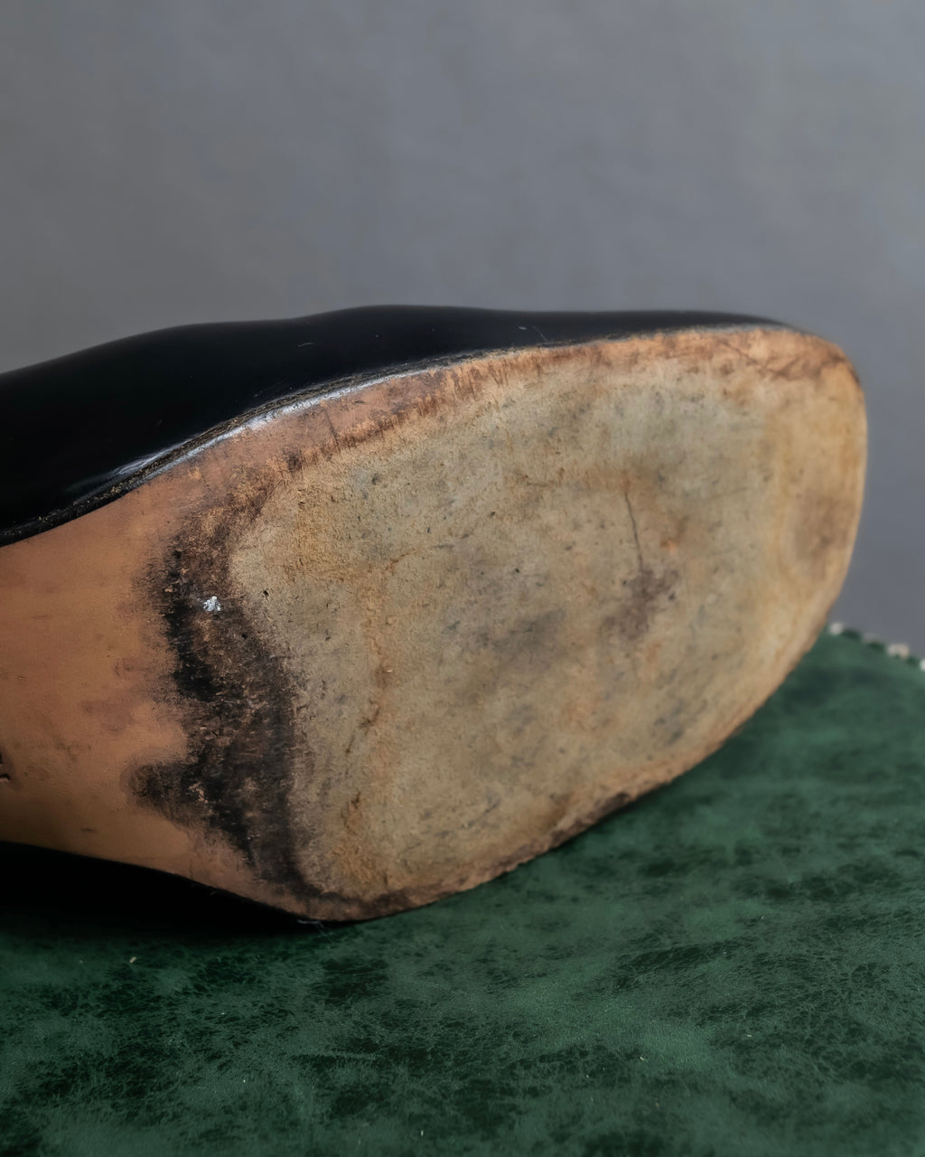 "GUCCI" Metal plate design leather heel pumps