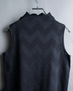 "PLEATS PLEASE ISSEY MIYAKE" 

Meander sleeveless tops