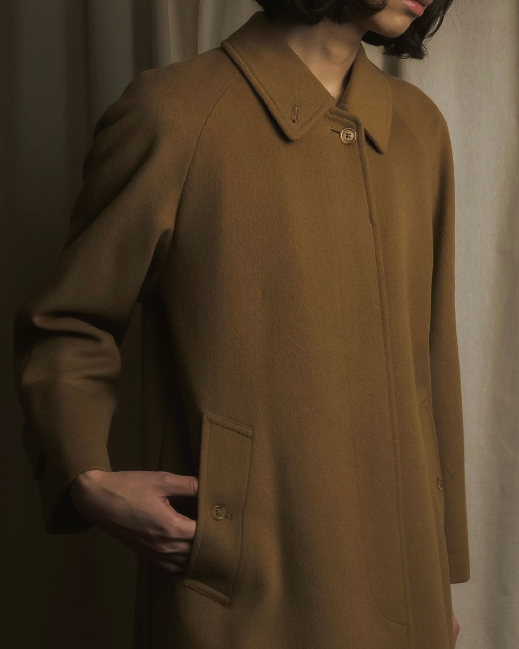 Abrigo de lana y cachemira con cierre frontal tipo fly de los años 80-90 de BURBERRYS