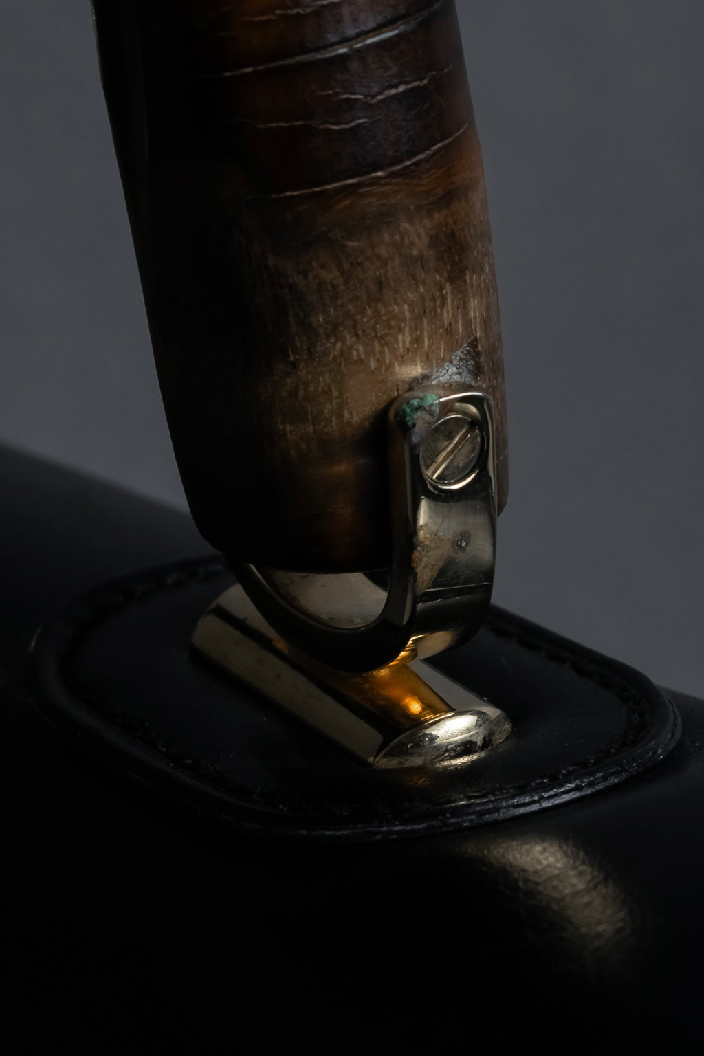 -MOOD Christmas Collection-
"CELINE" 70's Curved organic silhouette bamboo leather hand bag