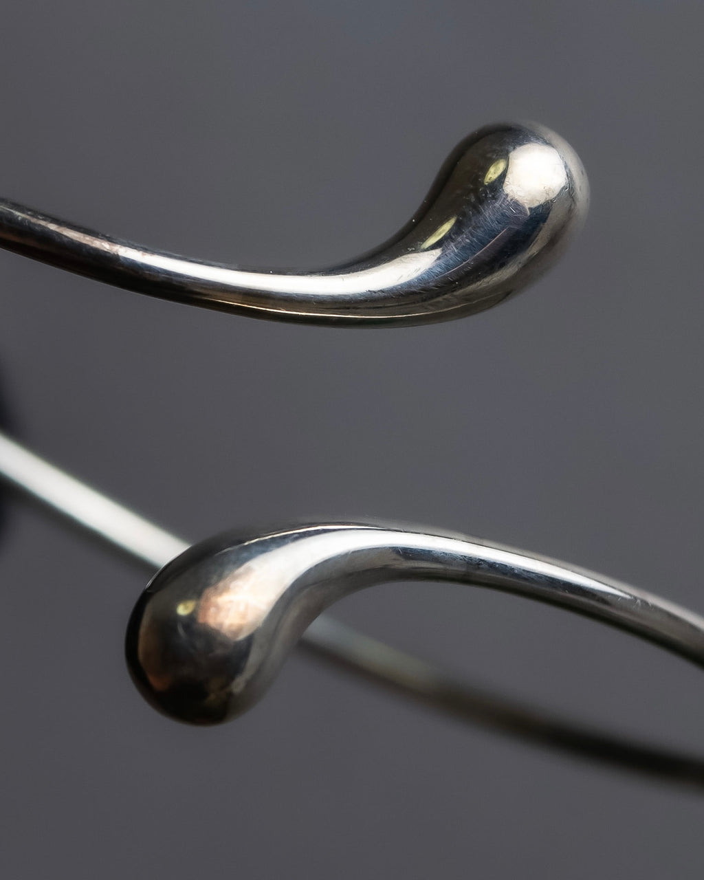 "Tiffany&Co" Elsa Peretti teardrop silver bangle