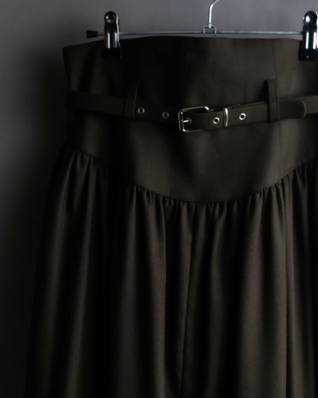 "SUPPORT SURFACE" Belted gather design flare long skirt