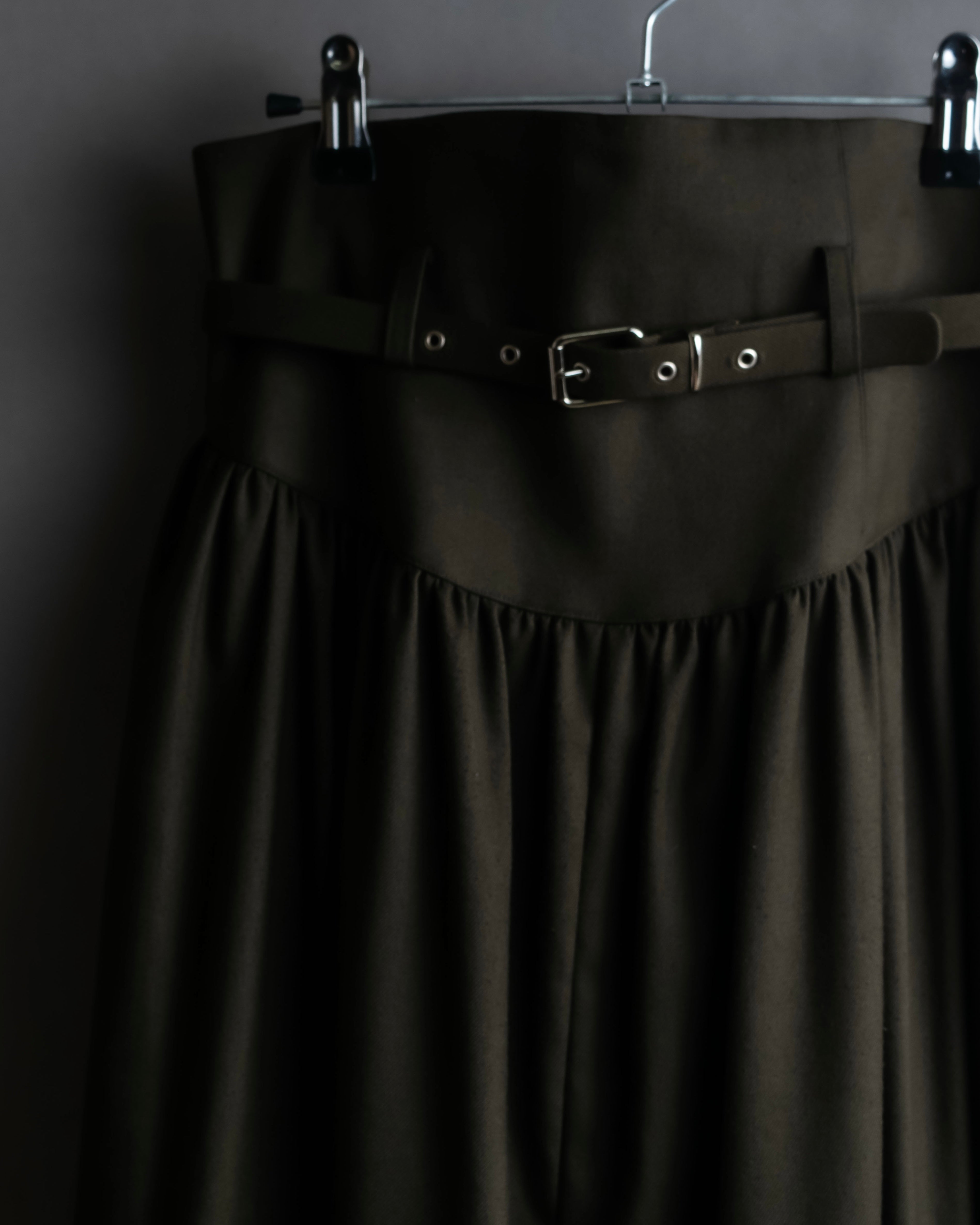 "SUPPORT SURFACE" Belted gather design flare long skirt