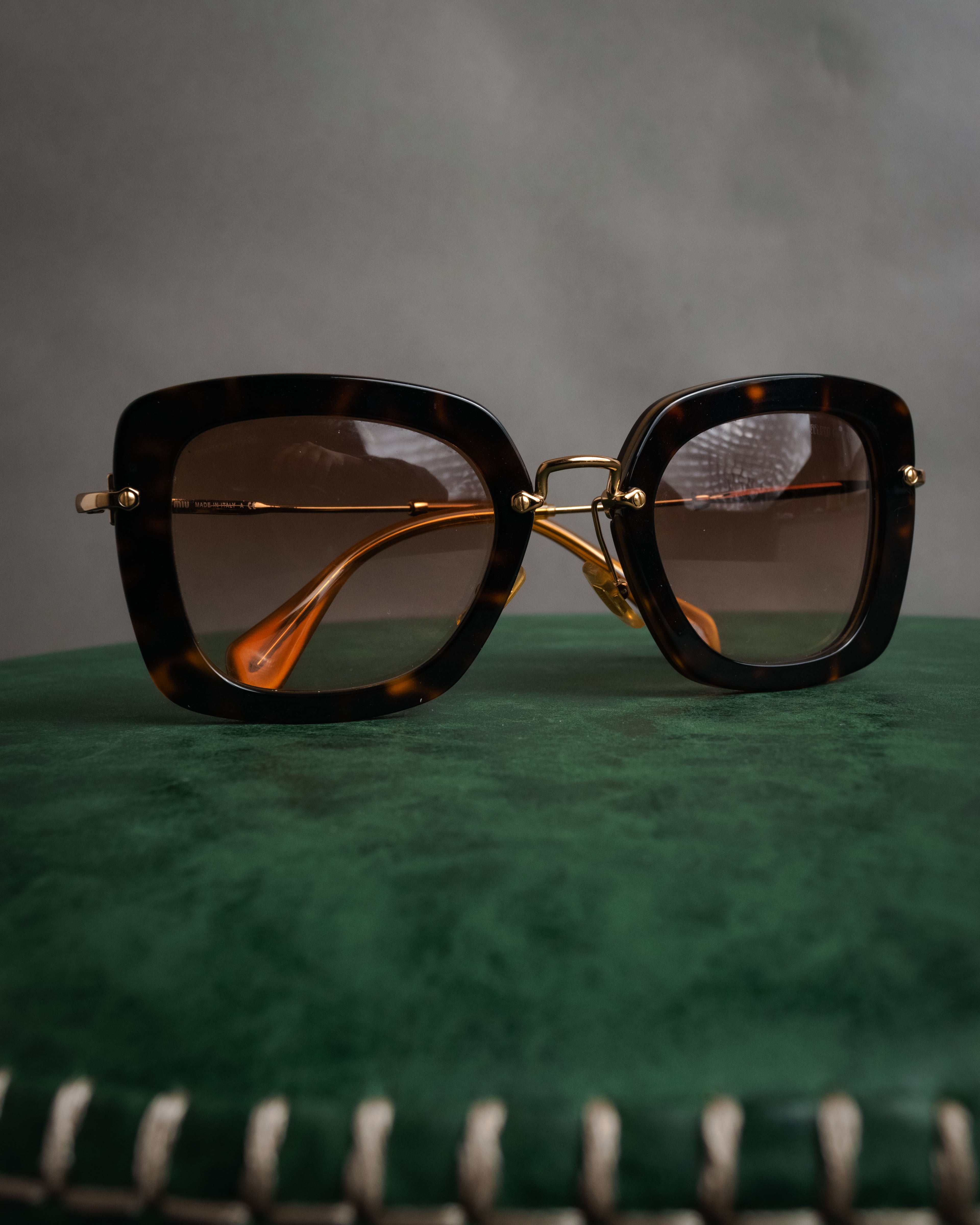 –SPECIAL– “MIU MIU” 2012-2014 Sculptural square sunglasses