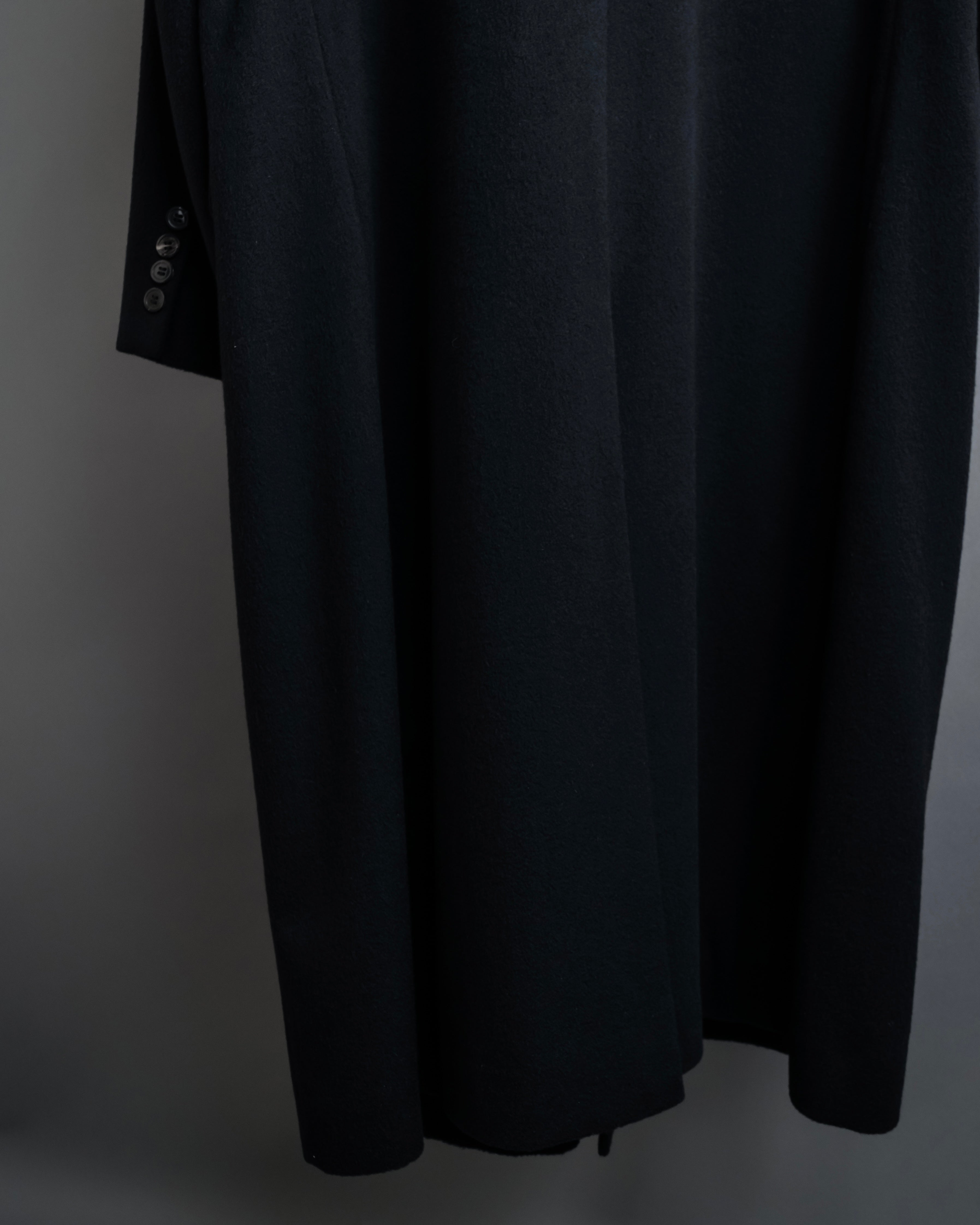"CHRISTIAN DIOR MONSIEUR" 
Oversized double-breasted chester coat