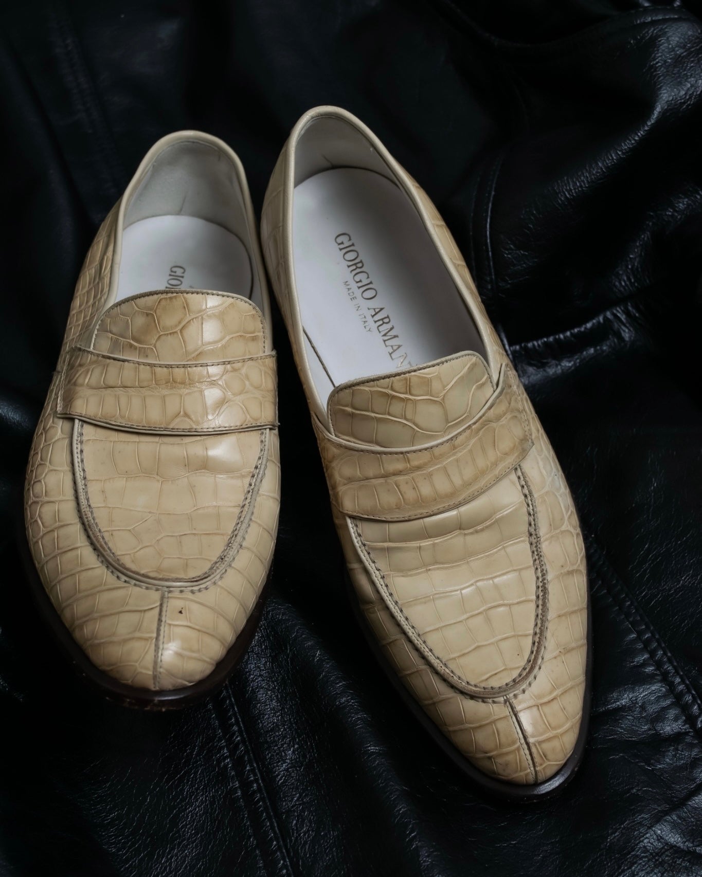 "GIORGIO ARMANI"Off-white crocodile leather loafers