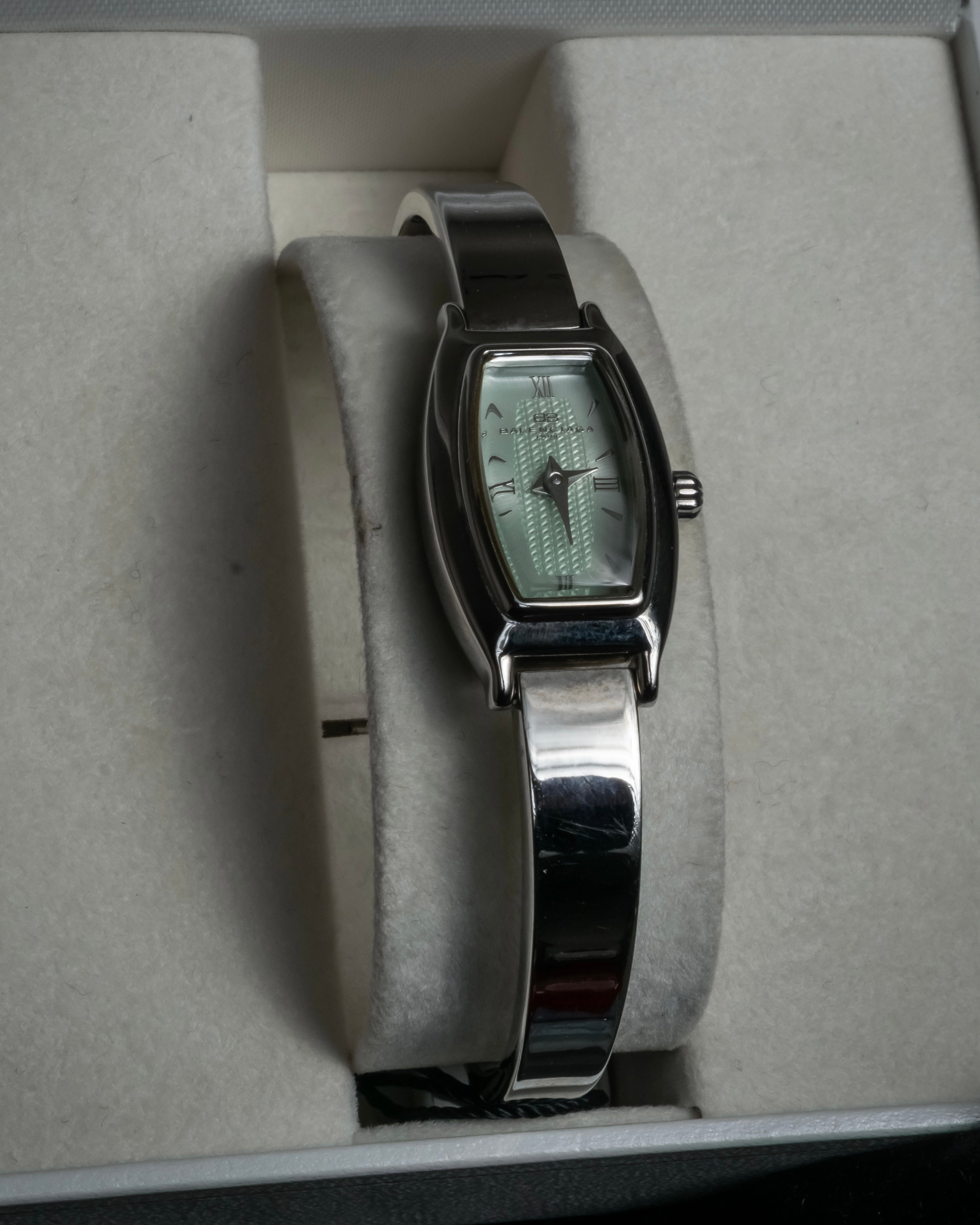 "BALENCIAGA" 2000’s bb logo tonneau bracelet watch