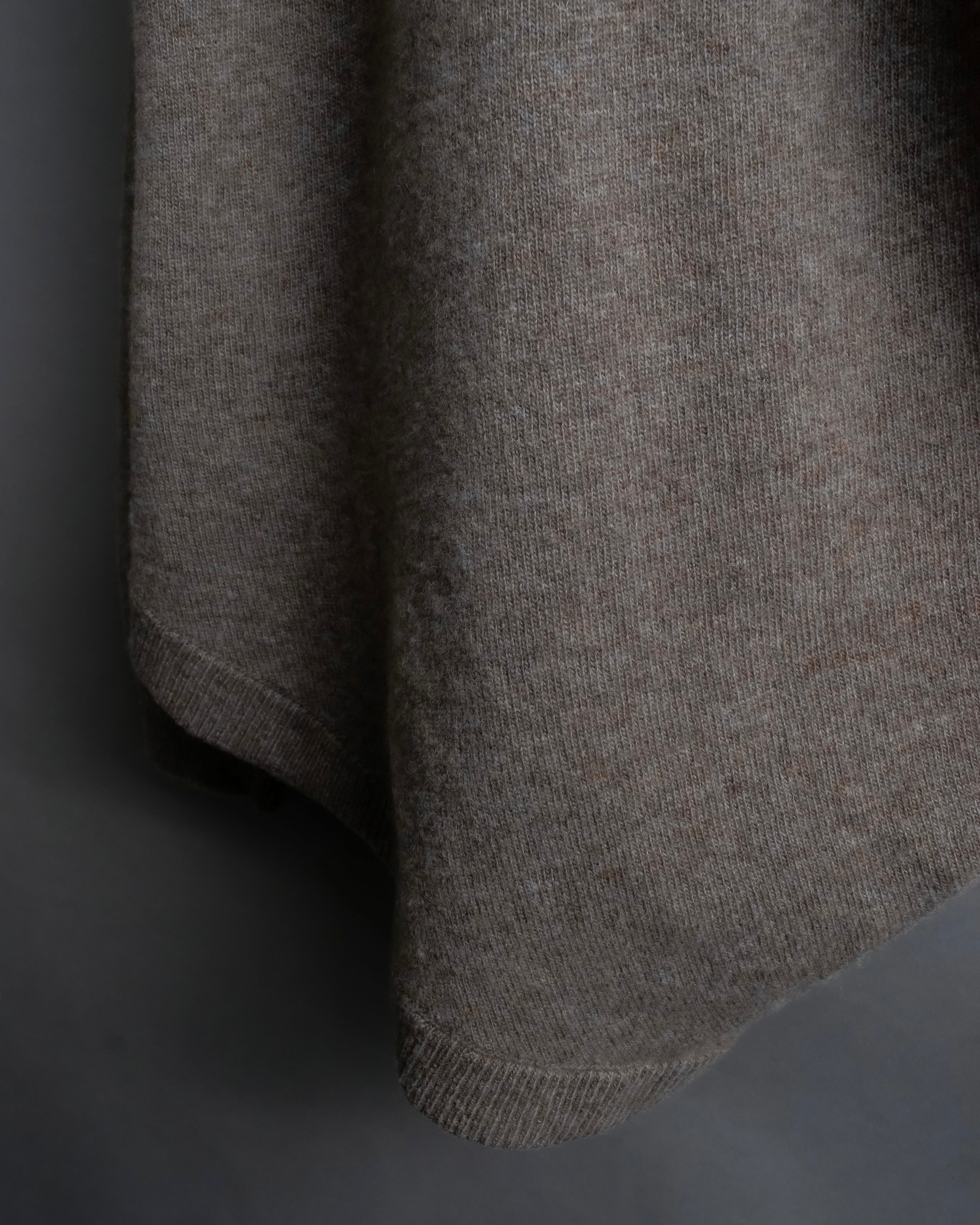 "MAISON MARGIELA 2005's AW " Twisted detail V-neck knit