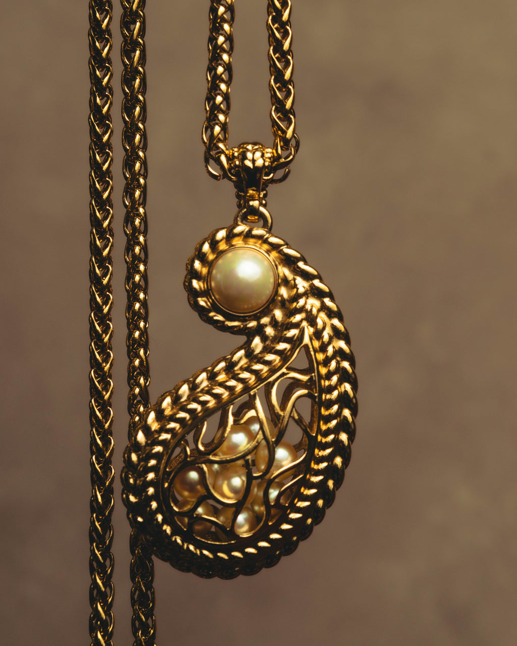 "Christian Dior" 80's-90's Ornate pendant necklace