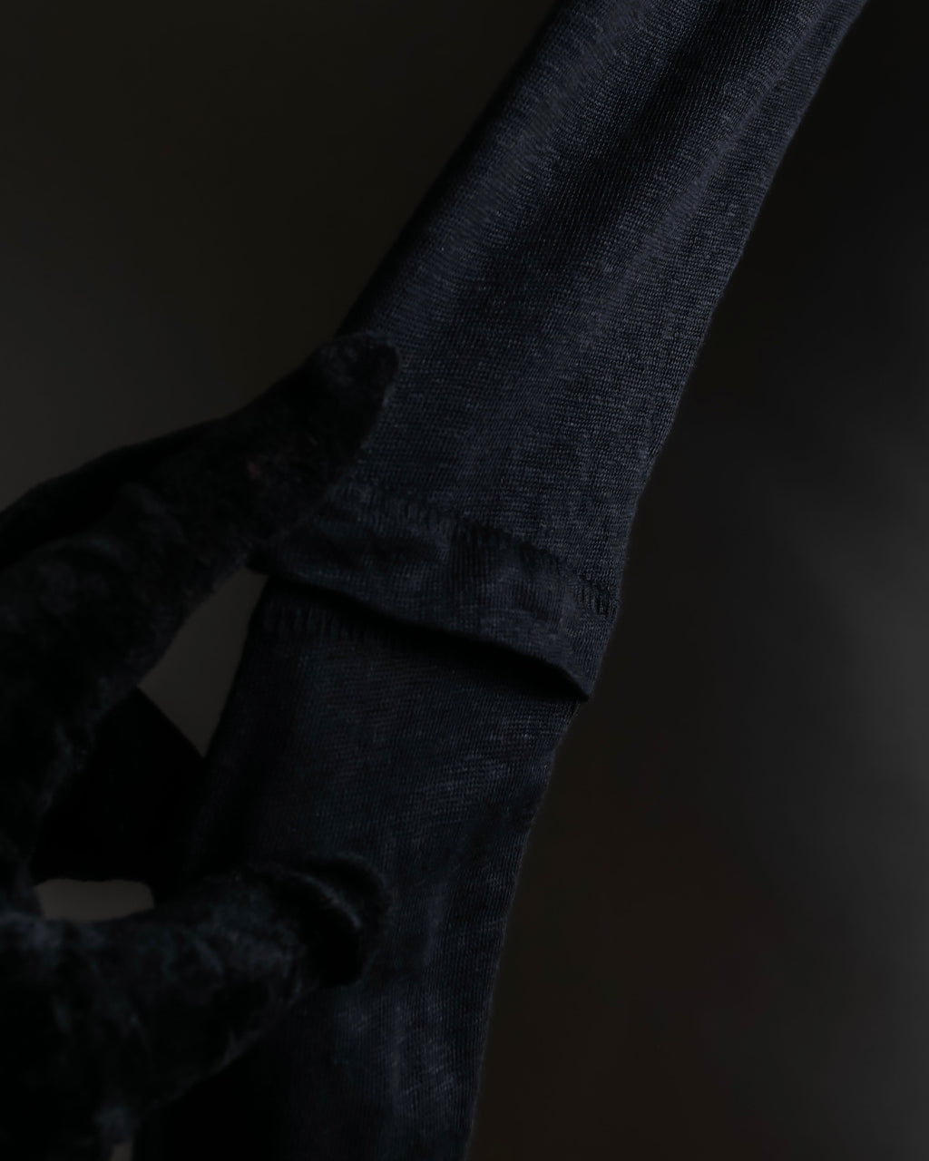 "Acne" Back＆sleeve cutting slit design pullover