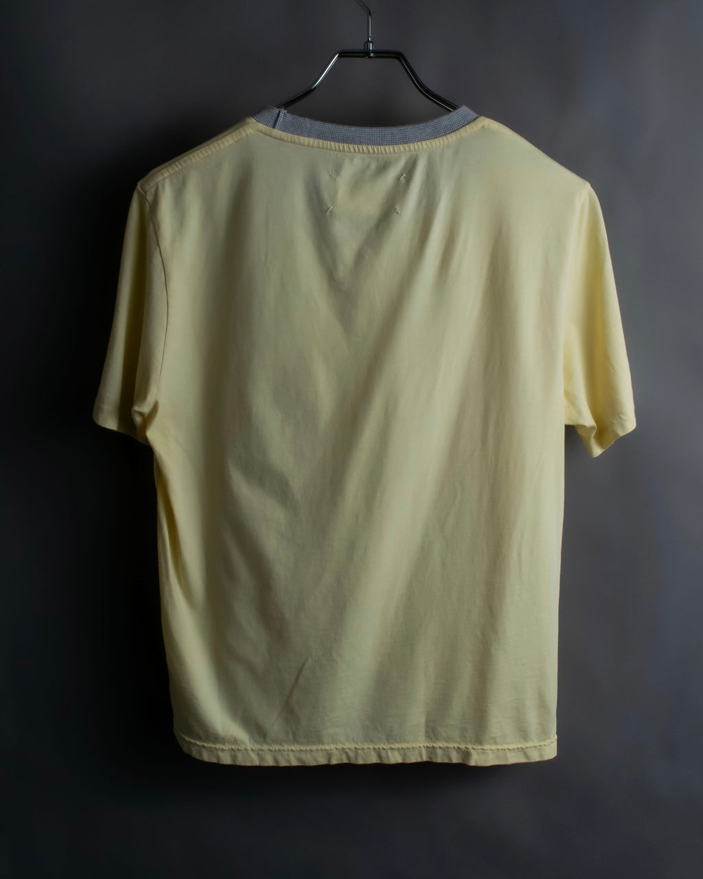 "MAISON MARGIELA"
Pastel yellow color box silhouette T-shirt