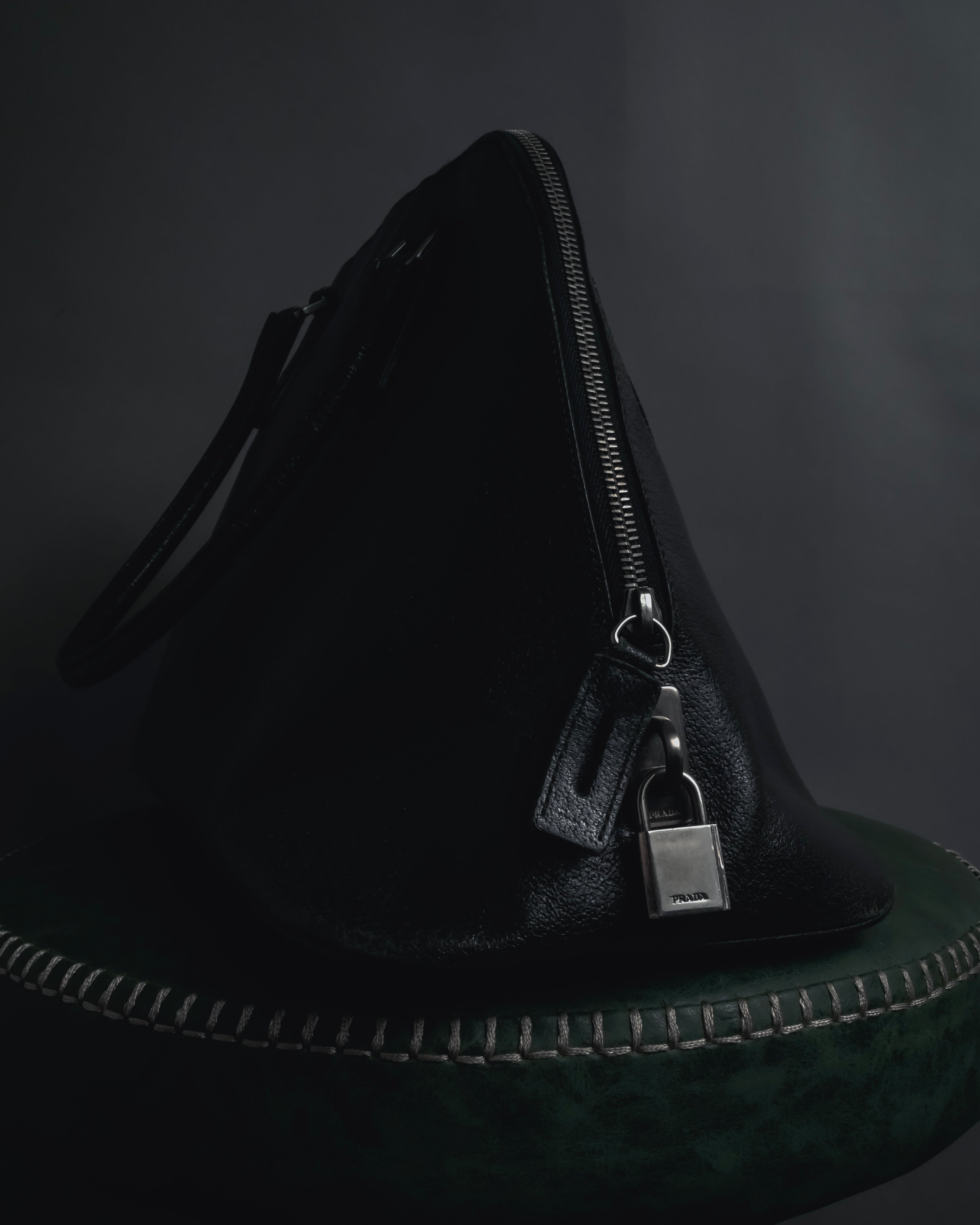 "PRADA" 90’s-00’s Vitello daino leather doctor bag