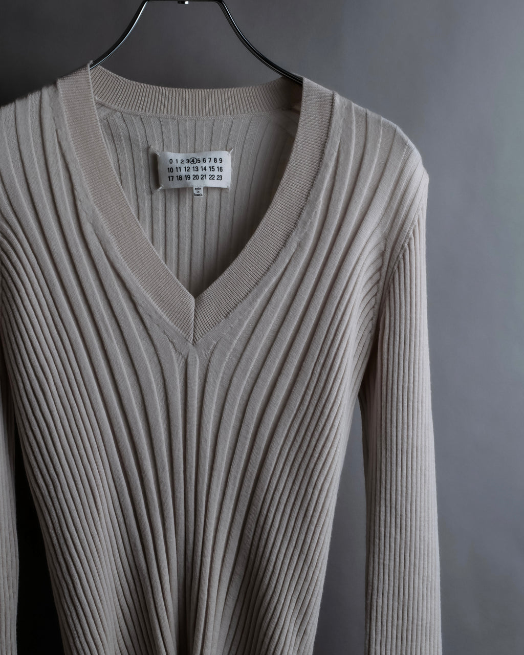 "MAISON MARGIELA" 18AW Ribbed shaped V-neck knit