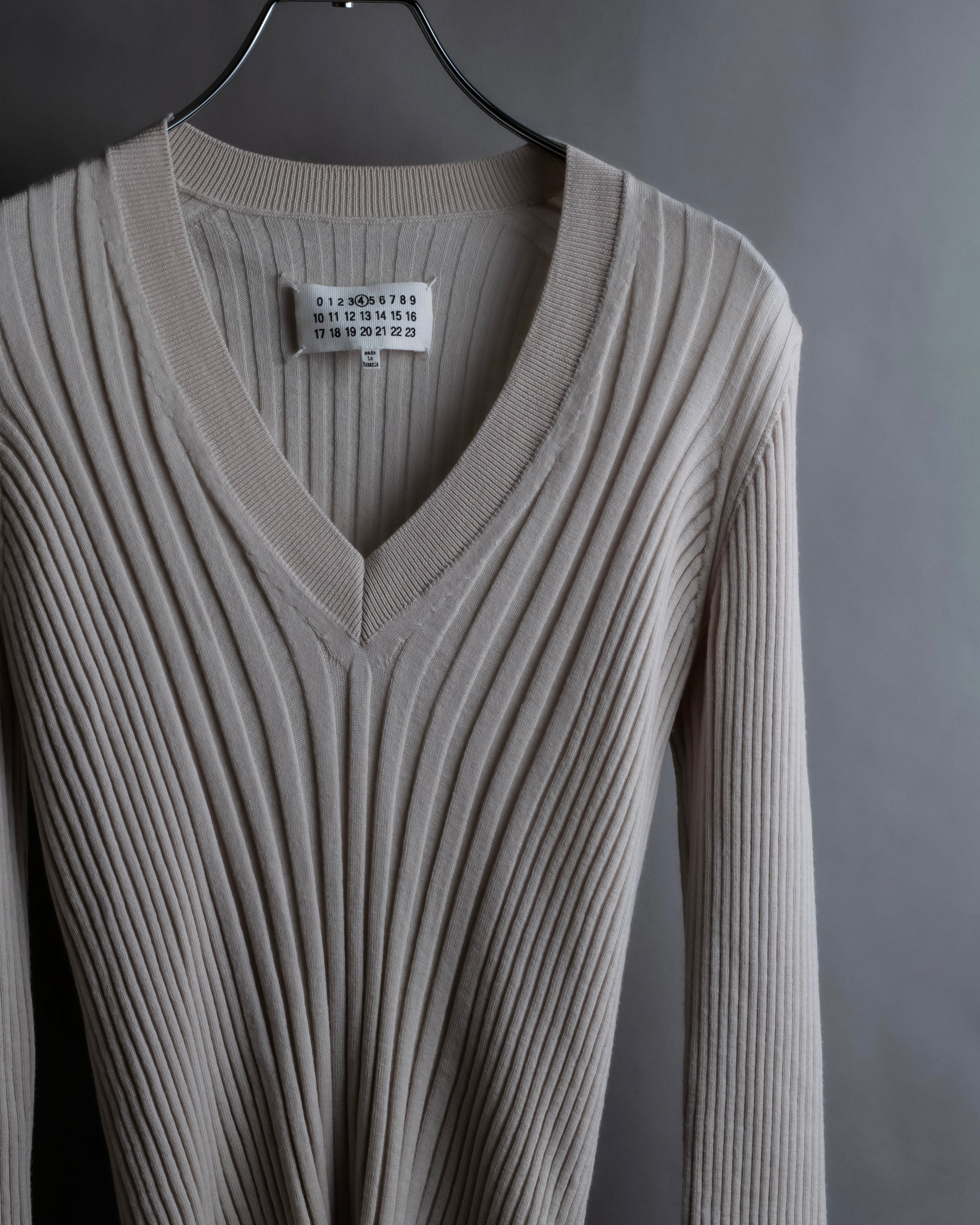 "MAISON MARGIELA" 18AW Ribbed shaped V-neck knit