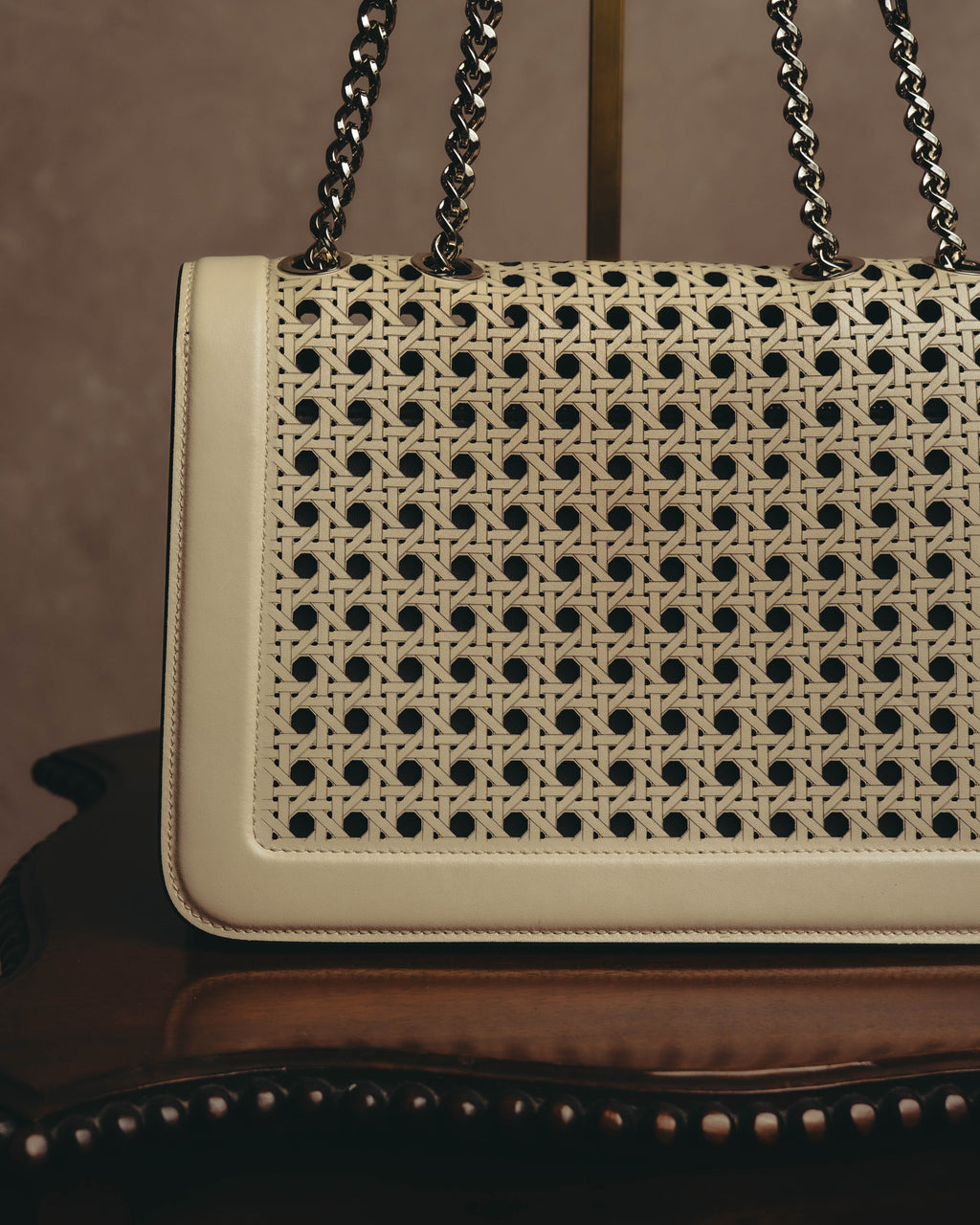 "Salvatore Ferragamo" 2010's-20's Ivory perforated leather chain shoulder bag