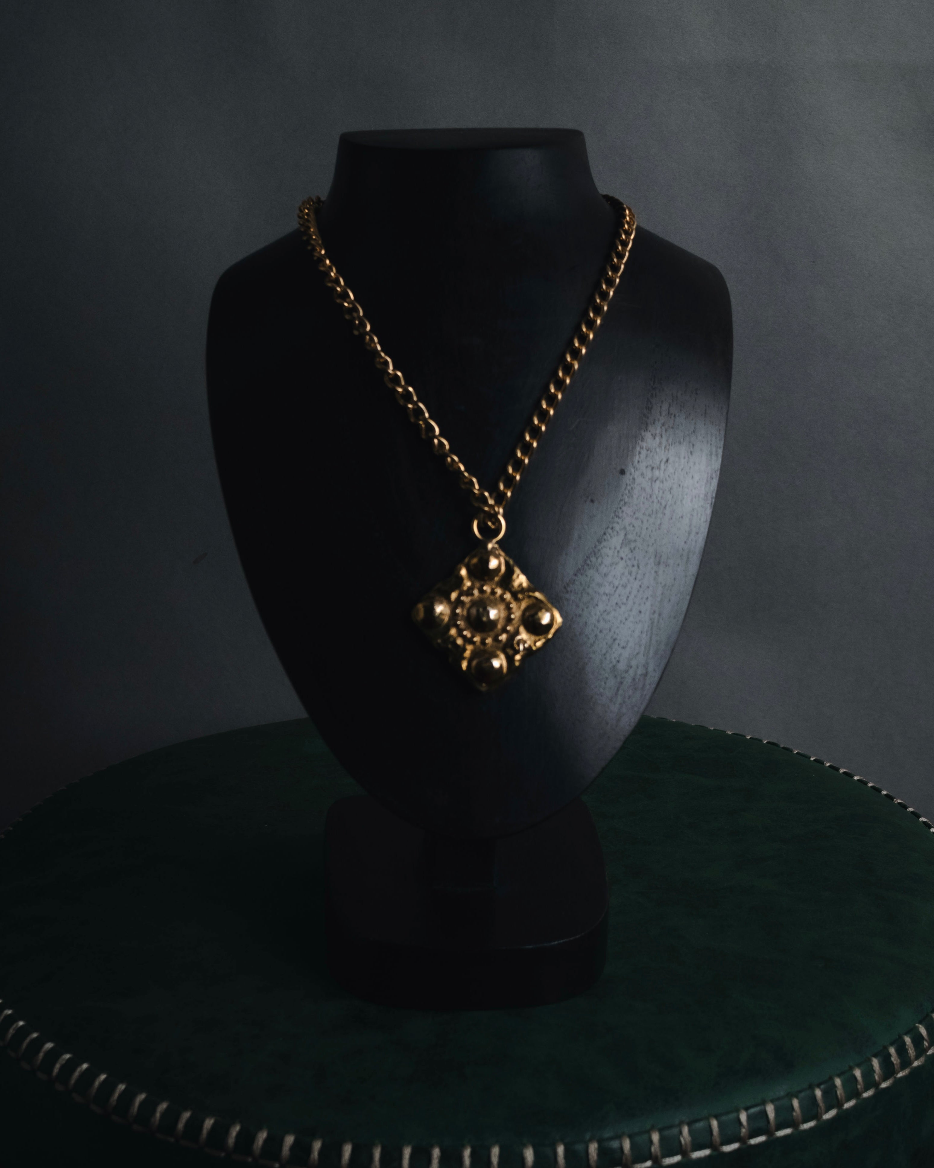 –SPECIAL– "CHANEL" 02SS Archival hammered-metal square medallion necklace