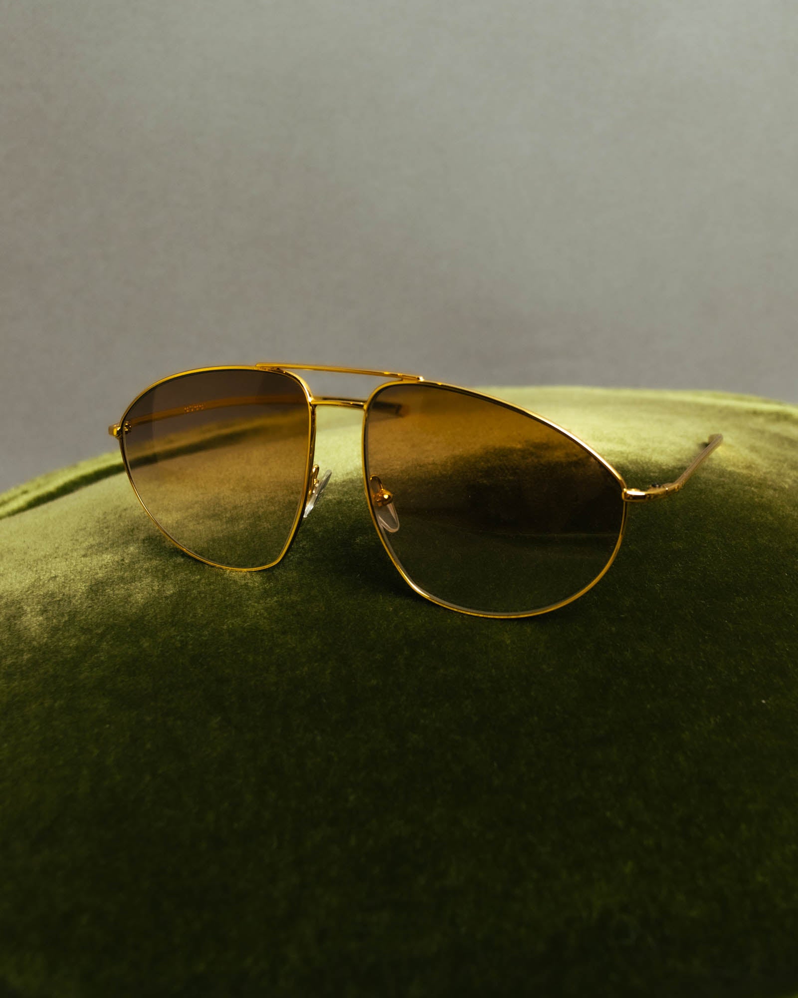 "GUCCI" Classic gold metal aviator sunglasses