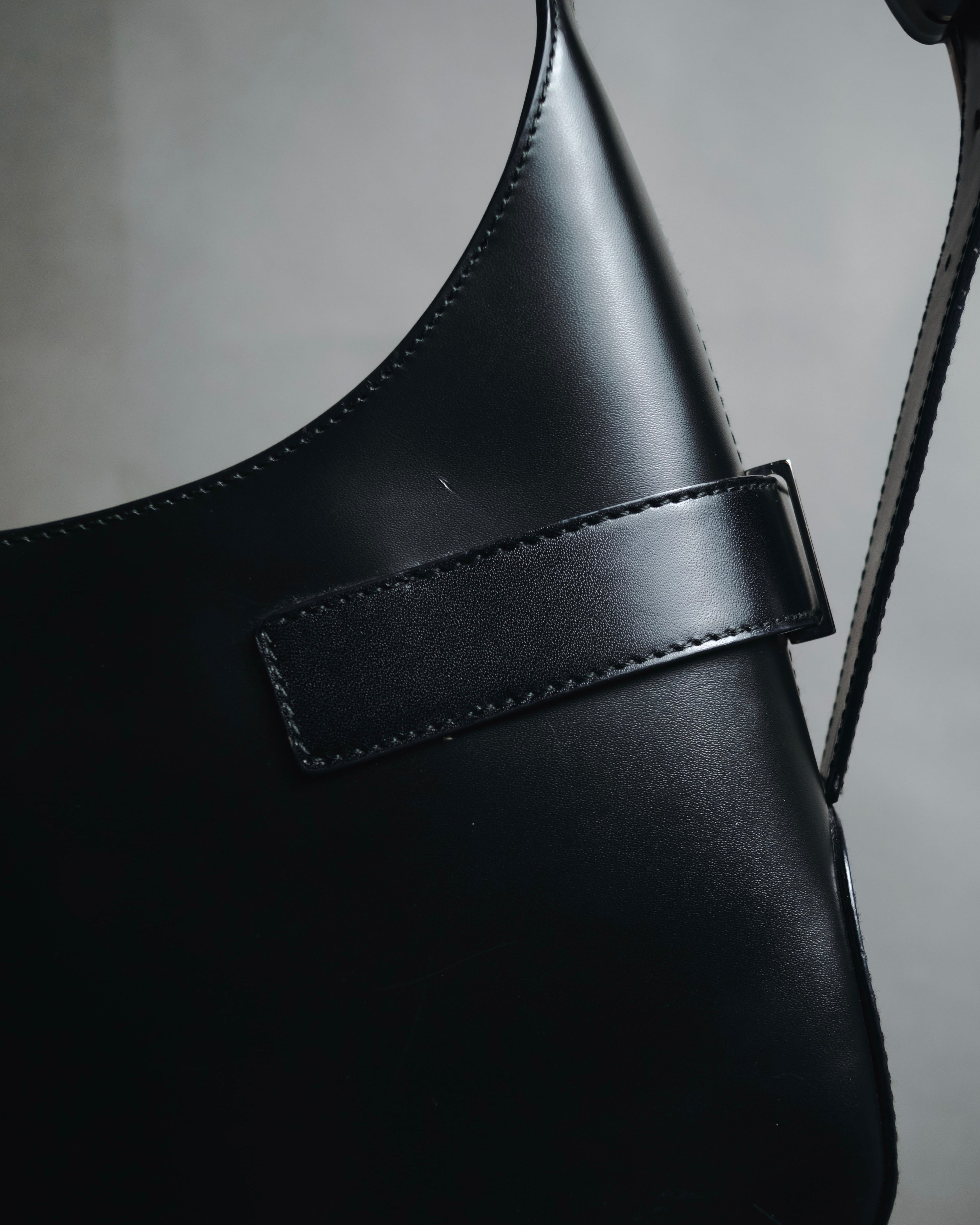 "Salvatore Ferragamo" 90’s-00’s minimalist gancini buckle hobo bag