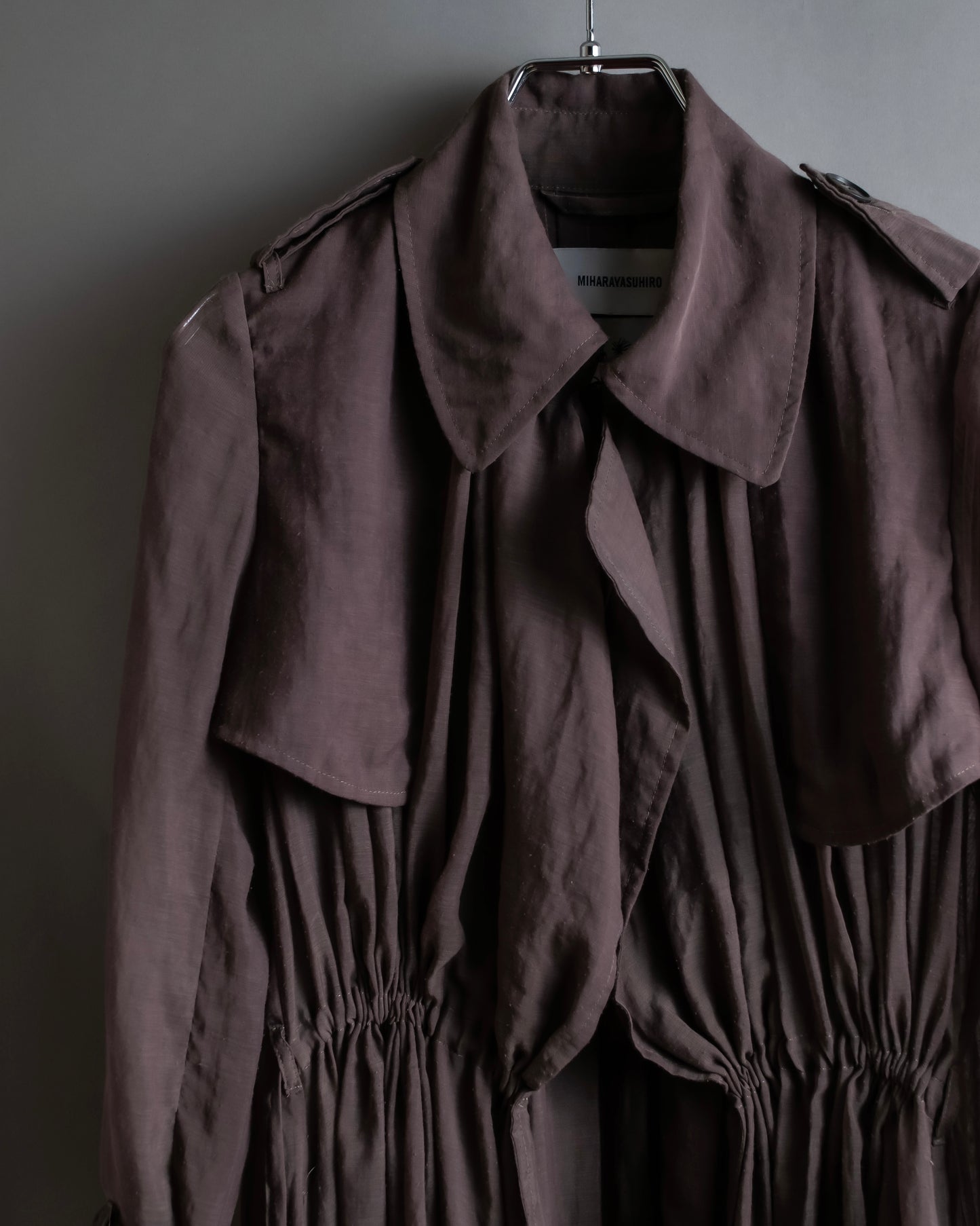 "MIHARA YASUHIRO" Drawstring design trench coat