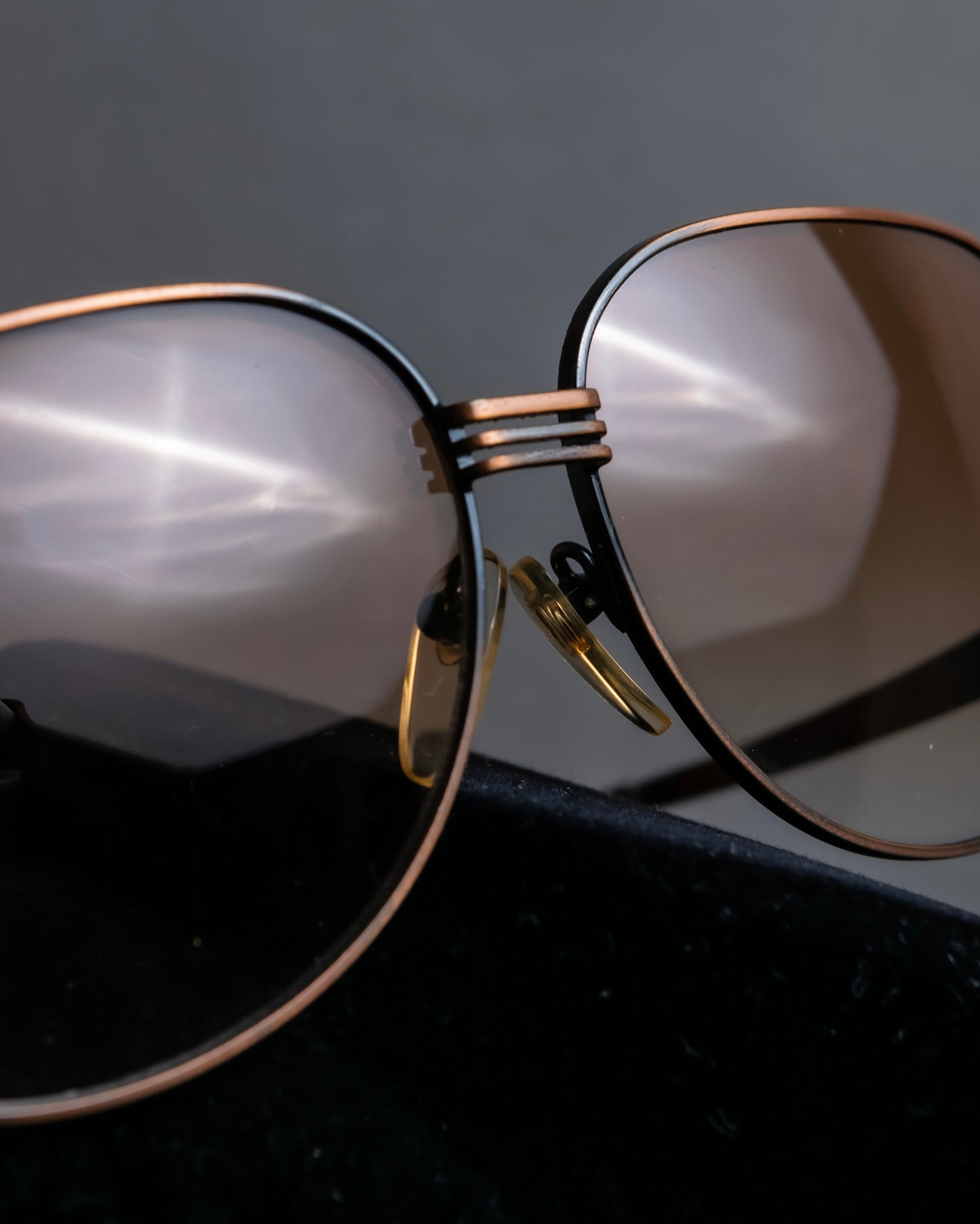 "YVES SAINT LAURENT" Thin metal temples round frame sunglasses