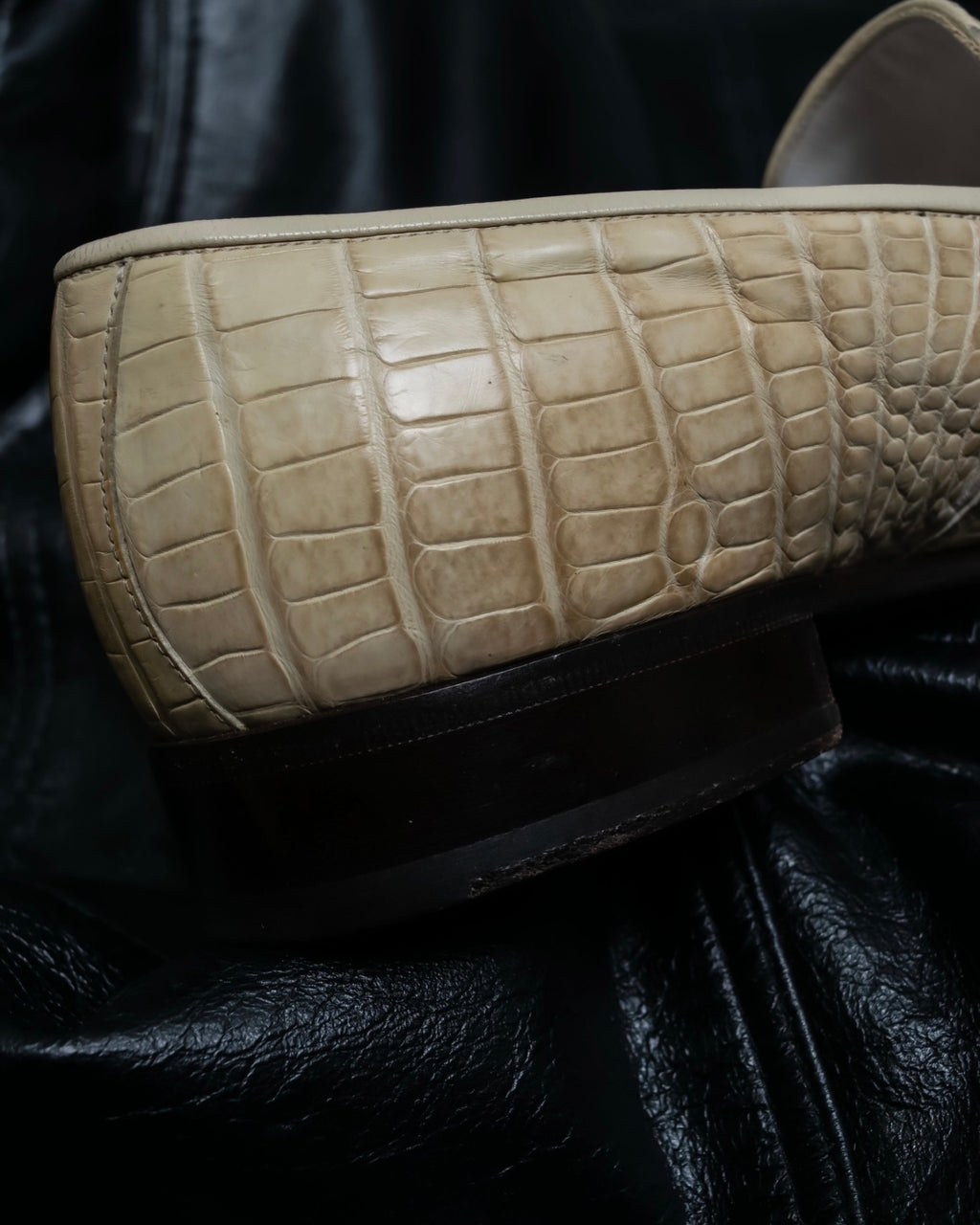 "GIORGIO ARMANI"Off-white crocodile leather loafers