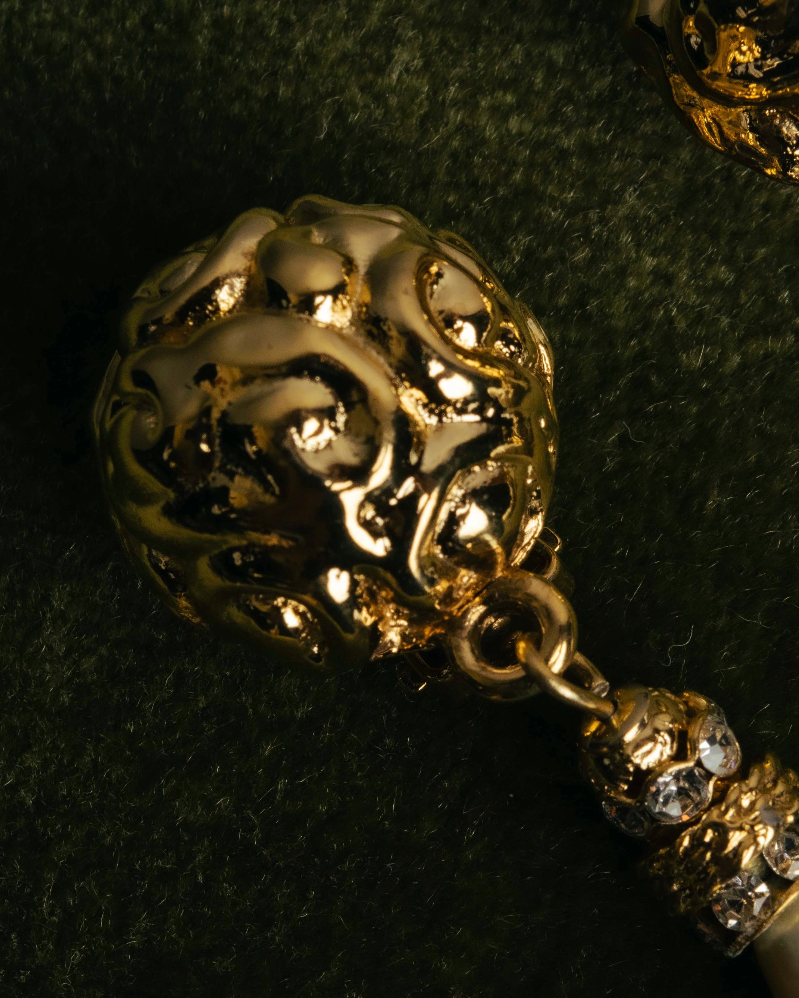 "Yves Saint Laurent" 80's-90's Pearl clip on drop earrings