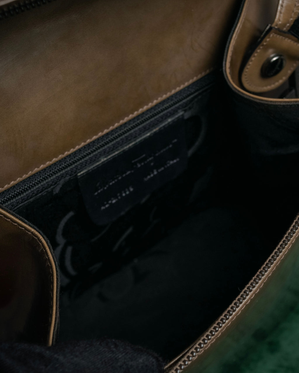 “Salvatore Ferragamo” 90’s-00’s glossy gancini shoulder bag