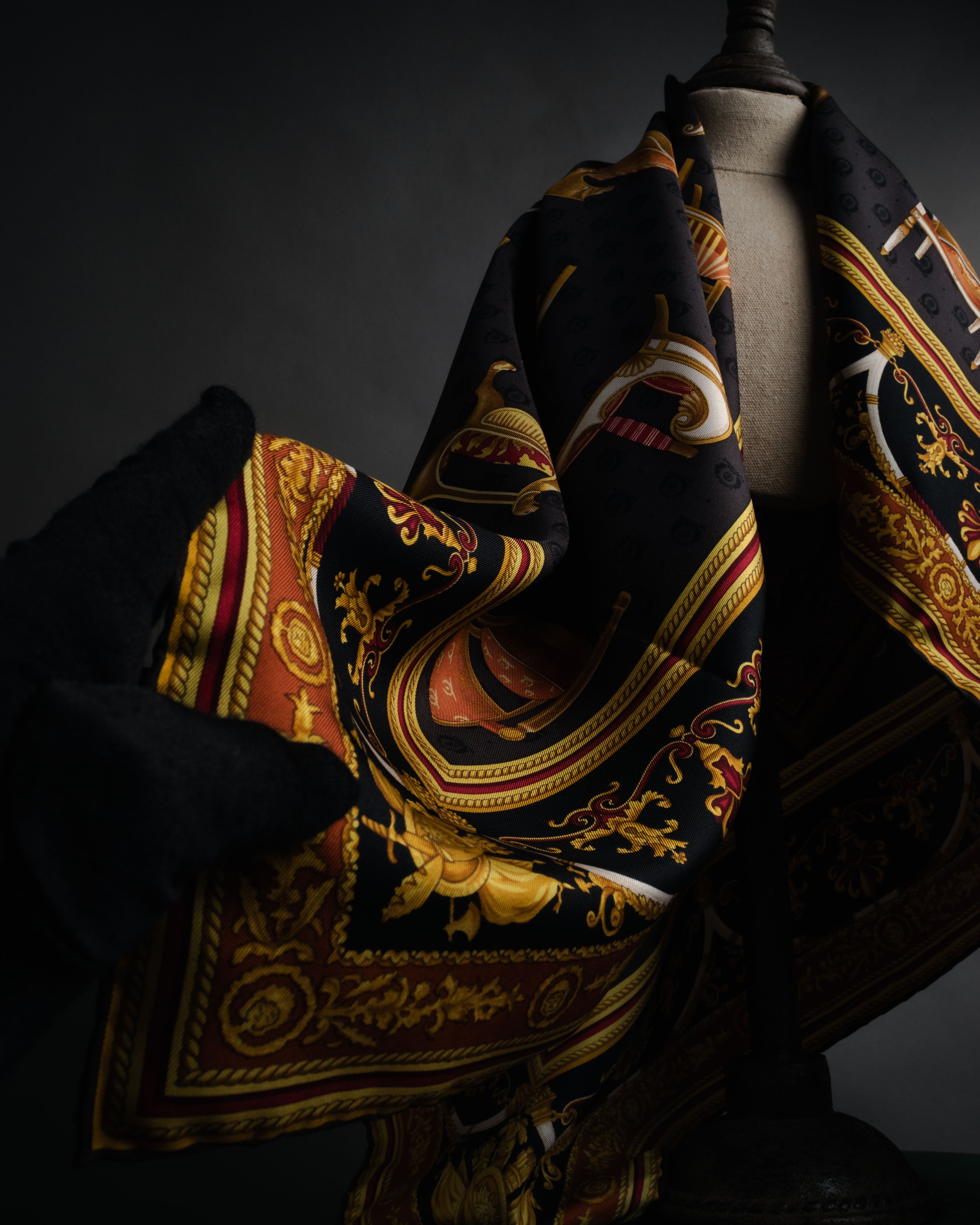 “GUCCI” 90’s-00’s Chair motif silk scarf