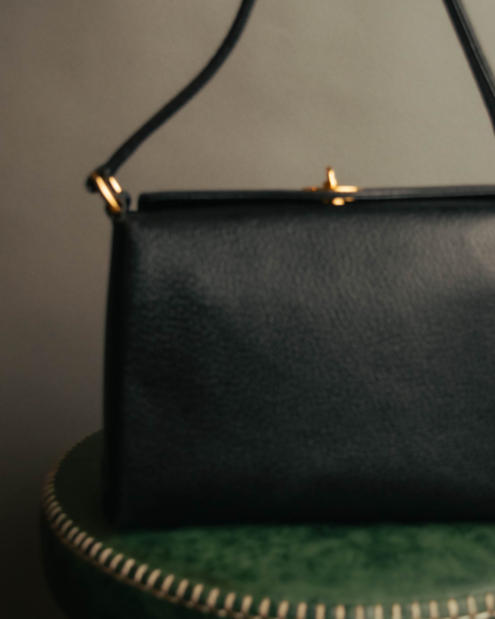 -SPECIAL- “GUCCI” 70’s-80’s Pigskin leather turn lock handbag